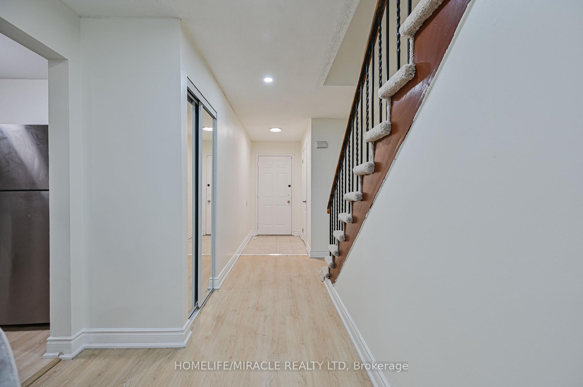 Photo 5 of 32 Woodsview Avenue, Etobicoke, West Humber-Clairville — HOMEH