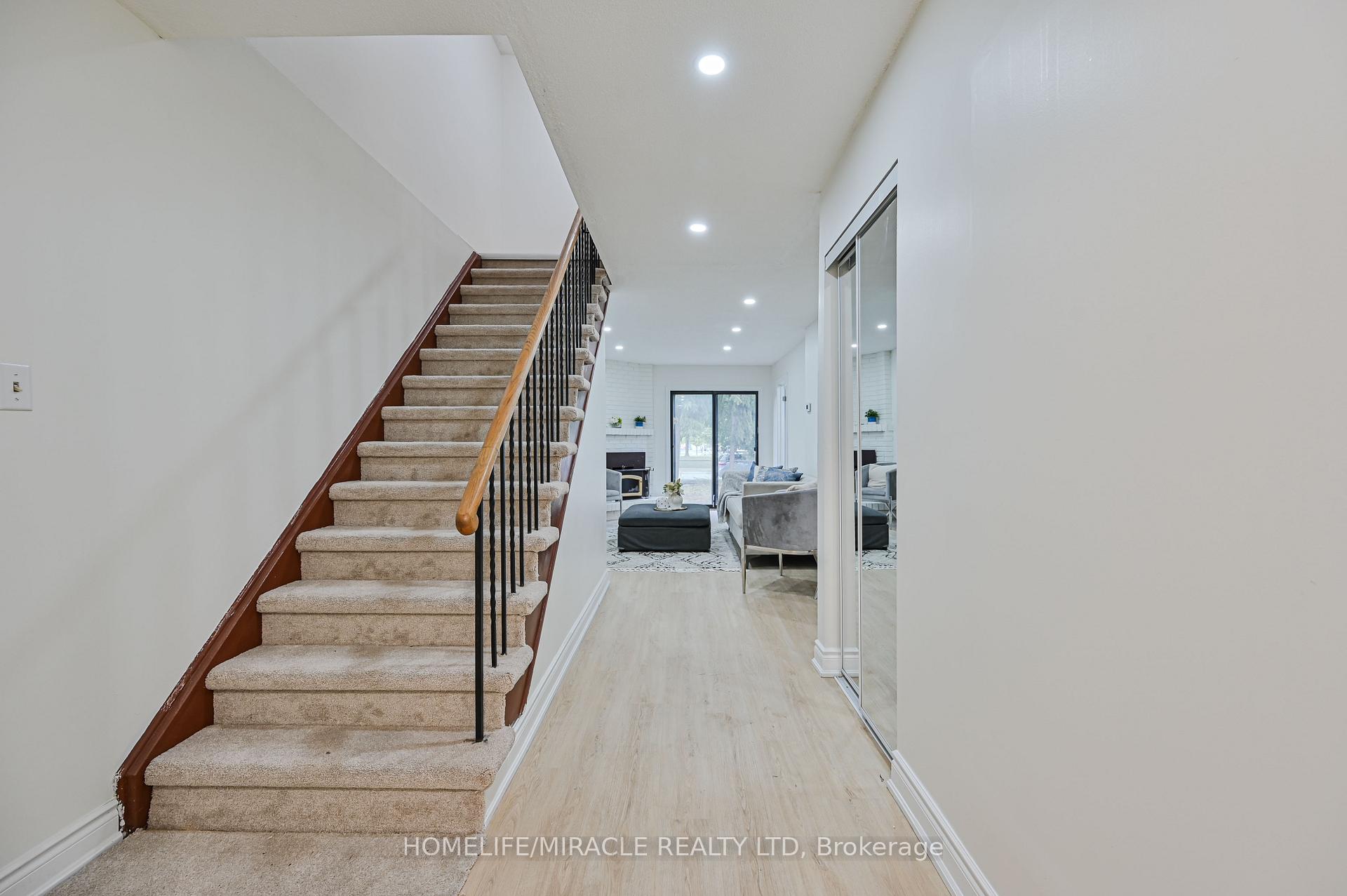 Photo 6 of 32 Woodsview Avenue, Etobicoke, West Humber-Clairville — HOMEH