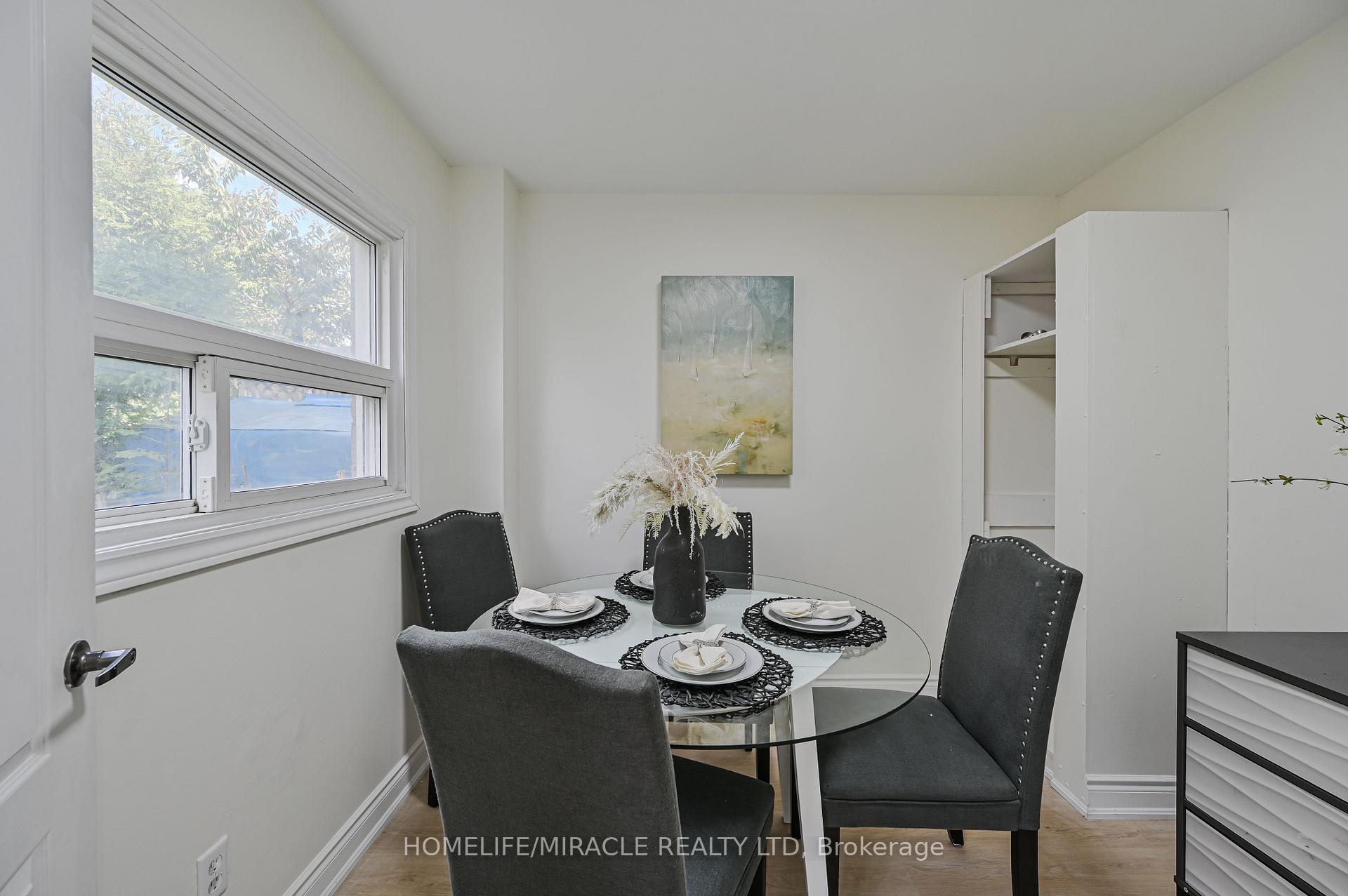 Photo 12 of 32 Woodsview Avenue, Etobicoke, West Humber-Clairville — HOMEH