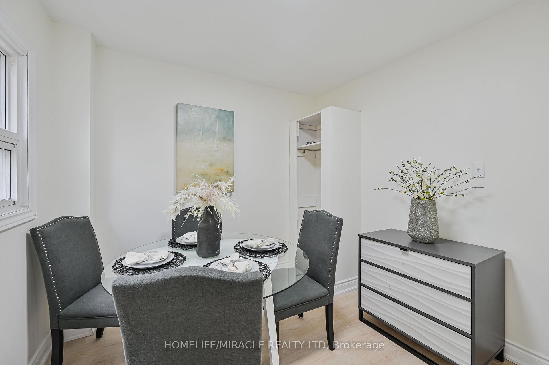 Photo 13 of 32 Woodsview Avenue, Etobicoke, West Humber-Clairville — HOMEH