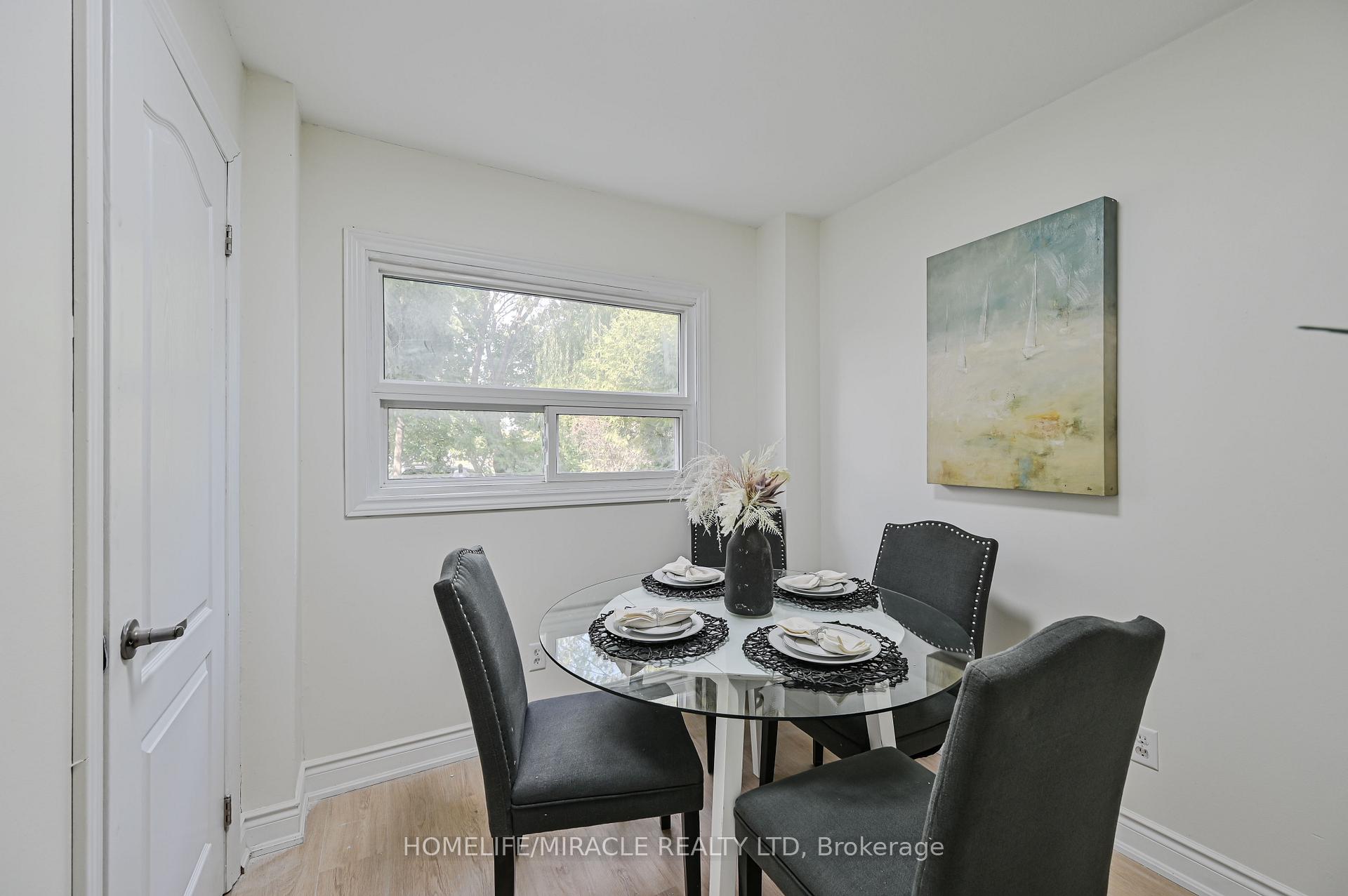 Photo 14 of 32 Woodsview Avenue, Etobicoke, West Humber-Clairville — HOMEH