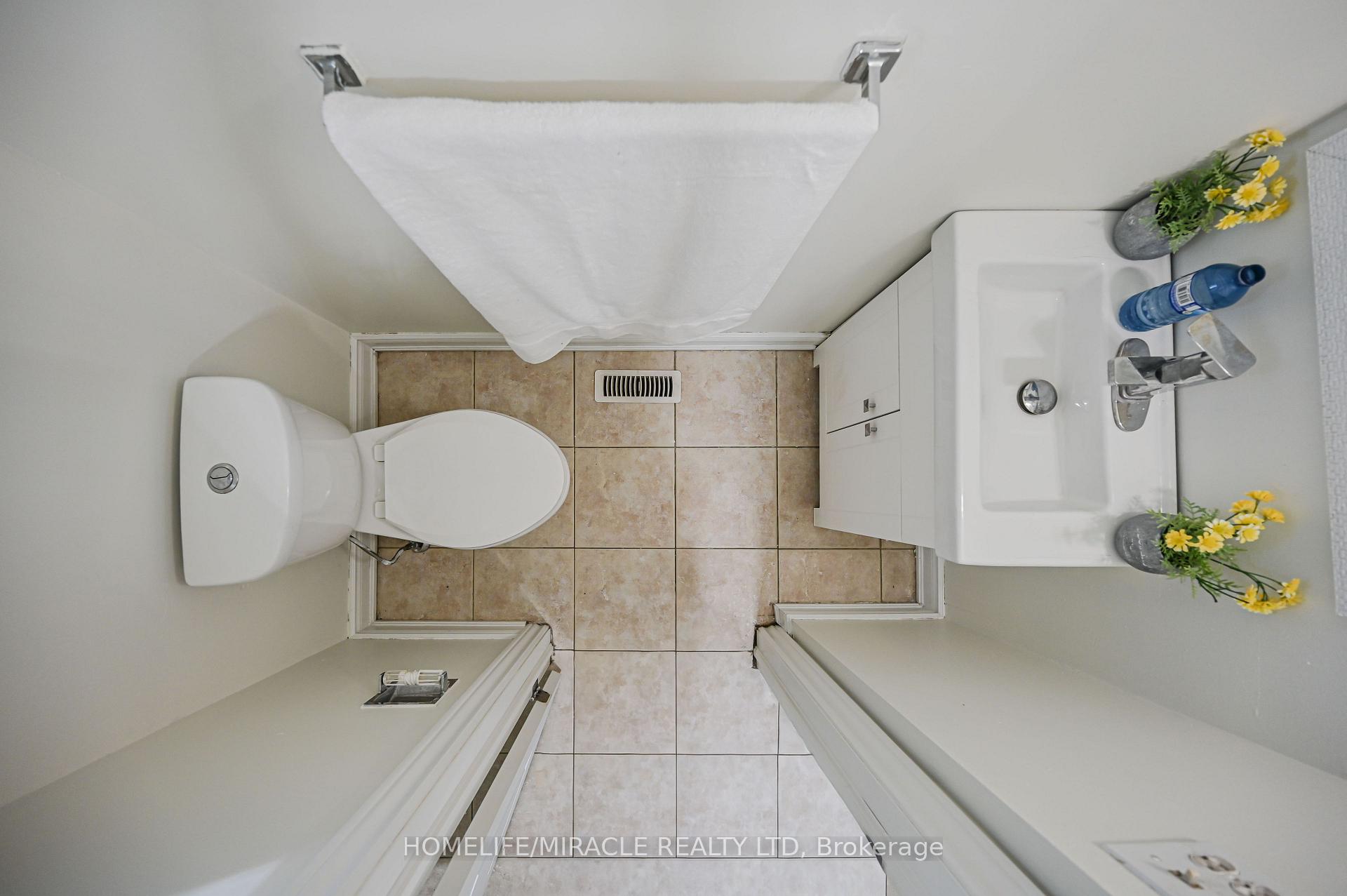 Photo 21 of 32 Woodsview Avenue, Etobicoke, West Humber-Clairville — HOMEH