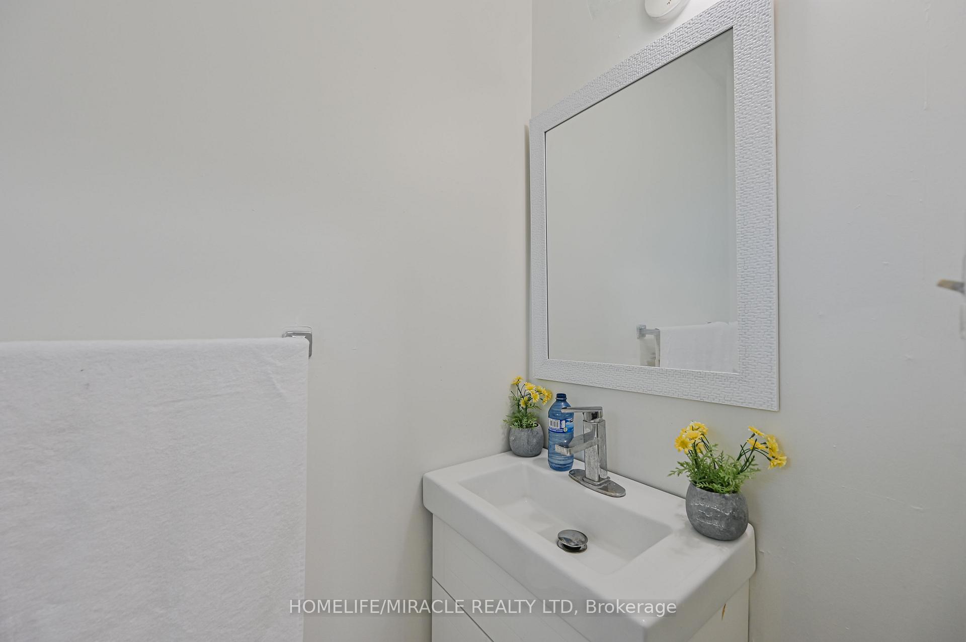 Photo 22 of 32 Woodsview Avenue, Etobicoke, West Humber-Clairville — HOMEH