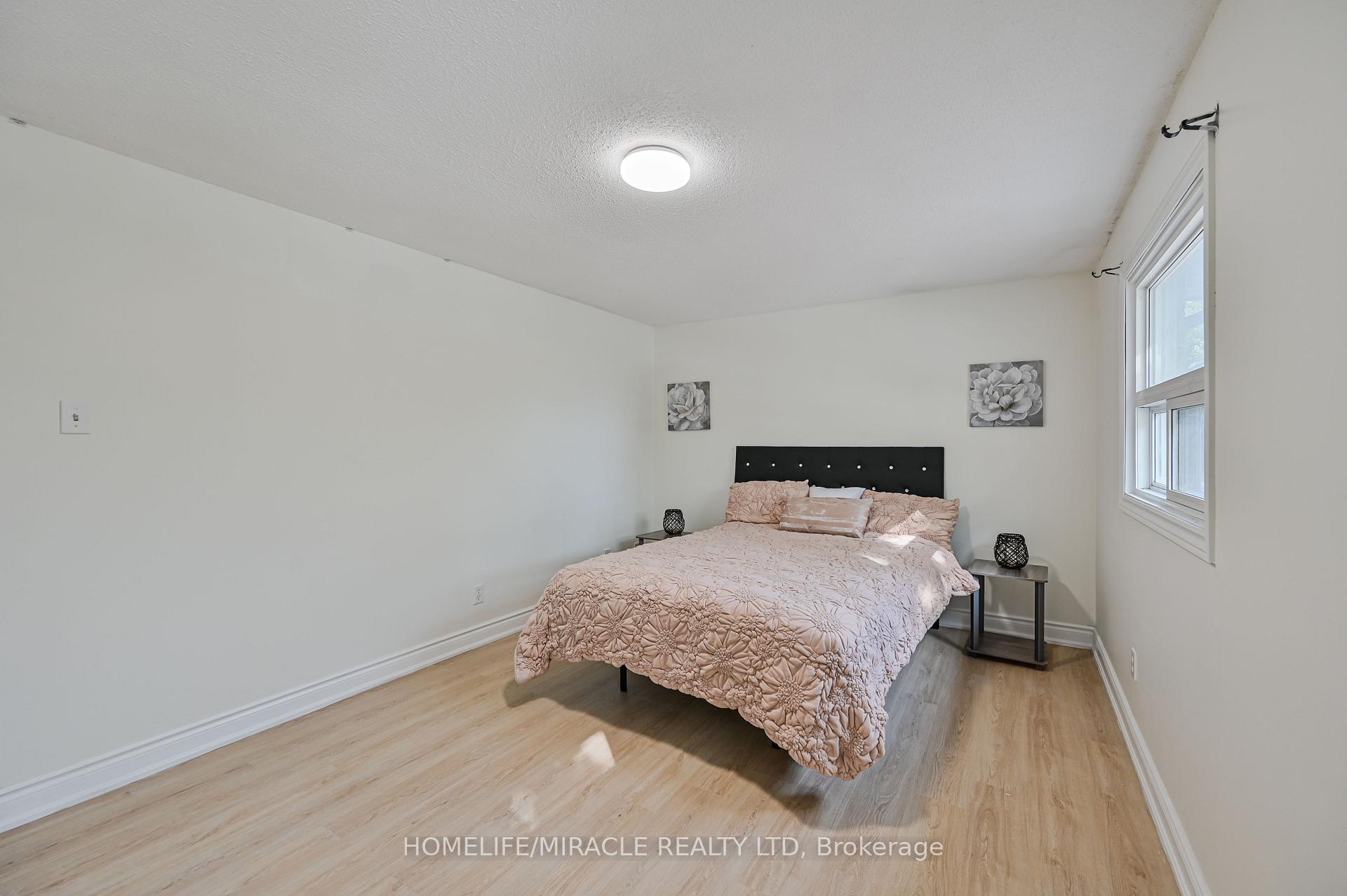 Photo 26 of 32 Woodsview Avenue, Etobicoke, West Humber-Clairville — HOMEH