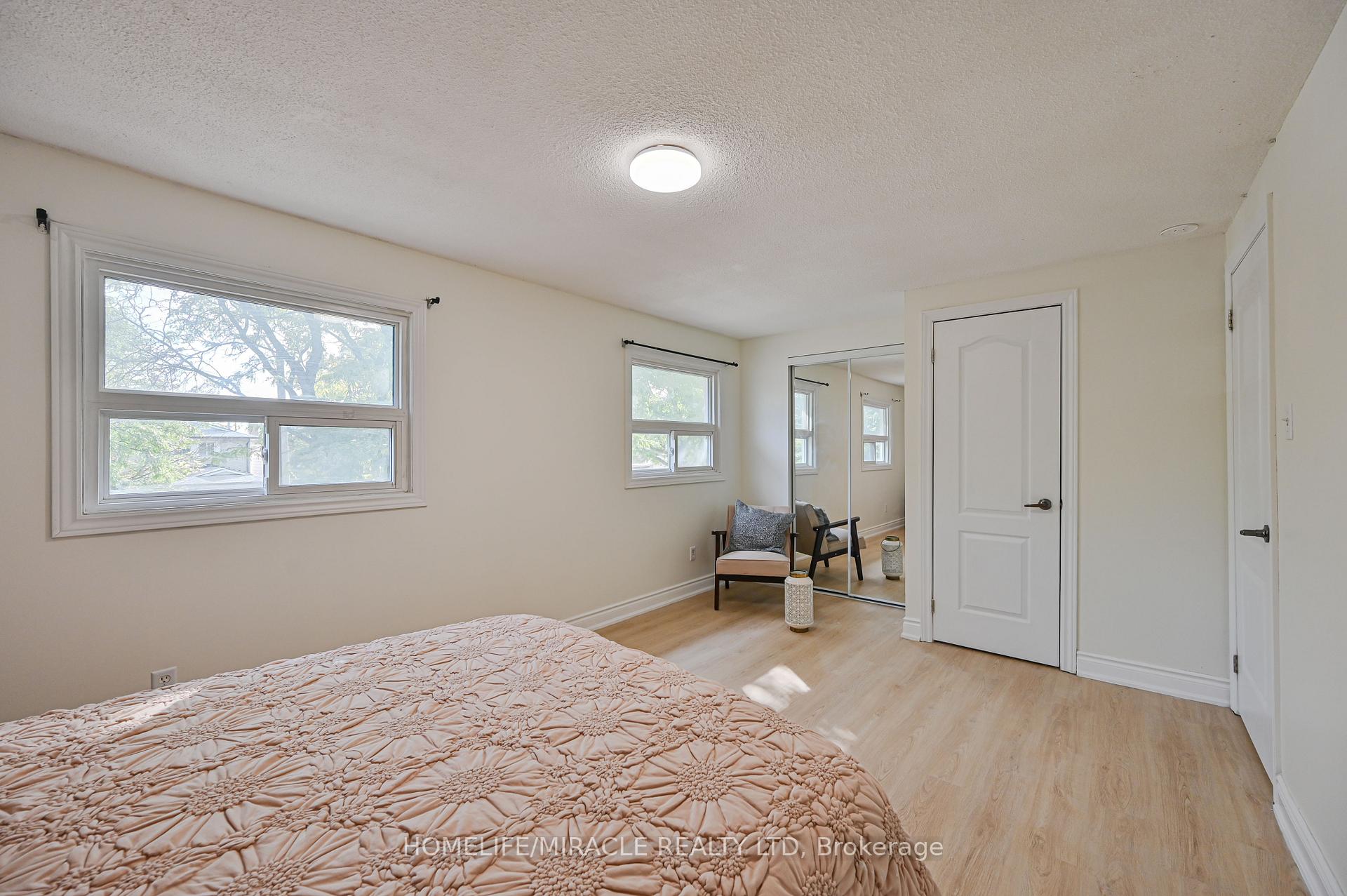 Photo 27 of 32 Woodsview Avenue, Etobicoke, West Humber-Clairville — HOMEH