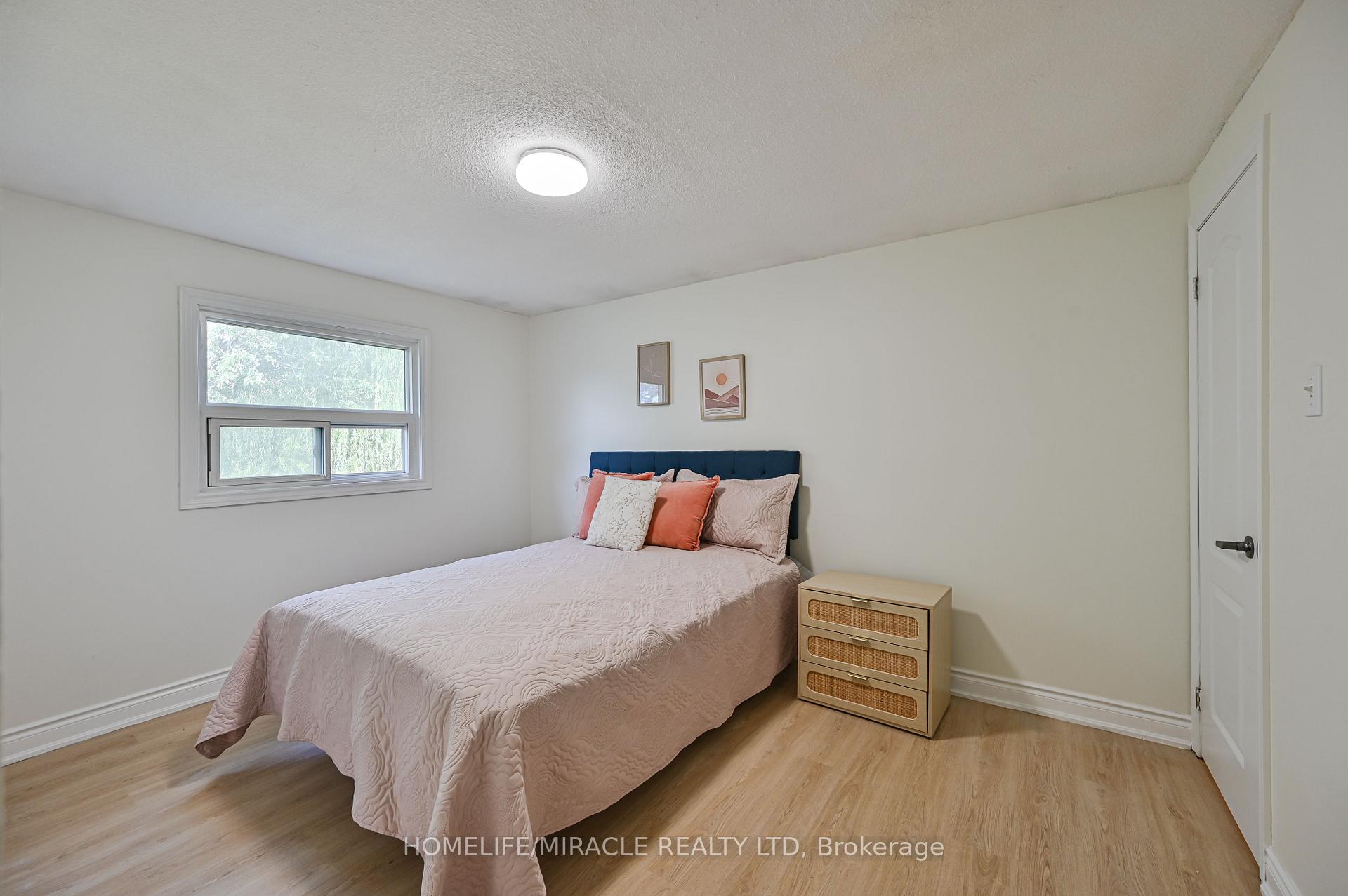 Photo 28 of 32 Woodsview Avenue, Etobicoke, West Humber-Clairville — HOMEH