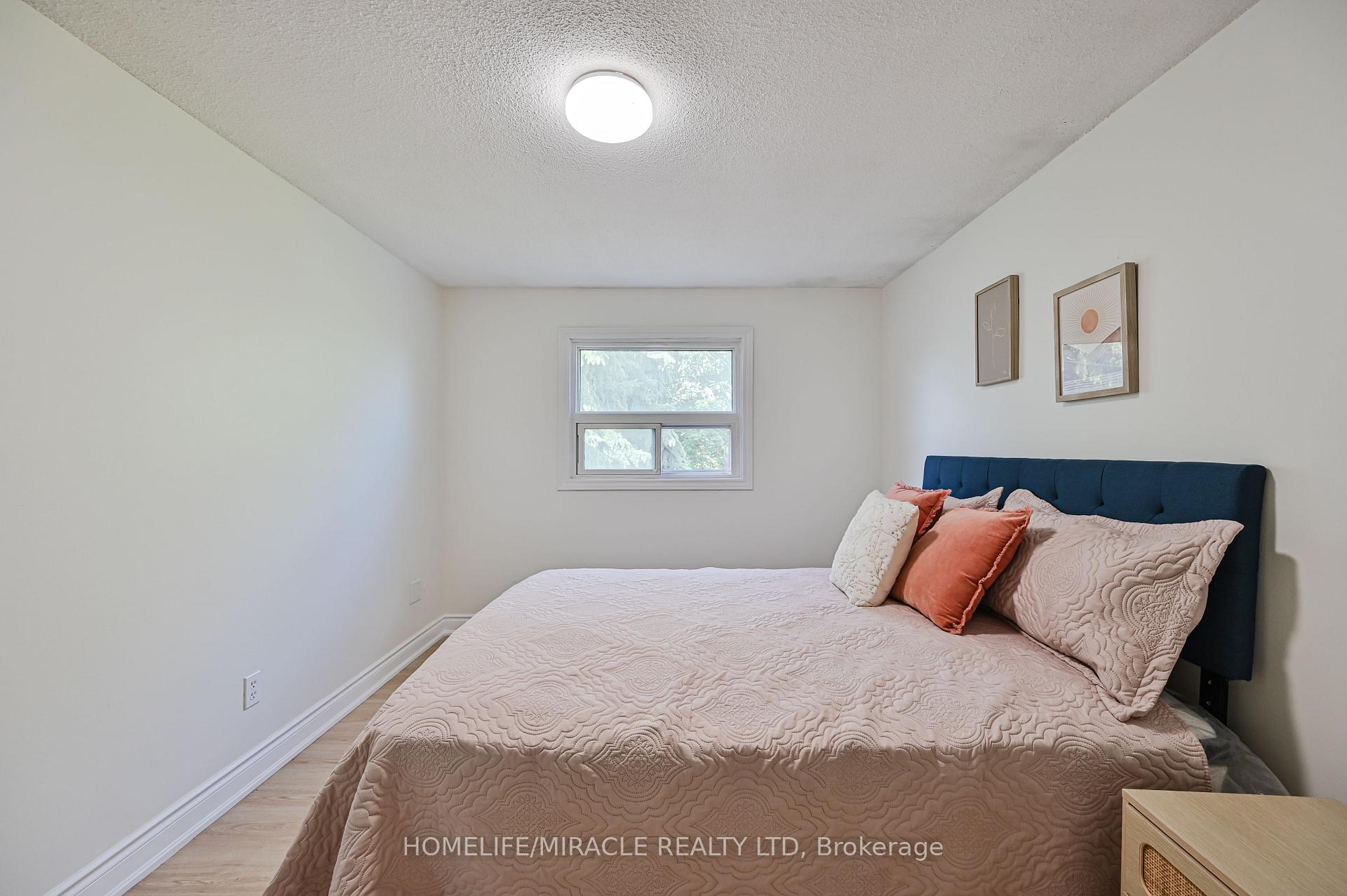 Photo 29 of 32 Woodsview Avenue, Etobicoke, West Humber-Clairville — HOMEH
