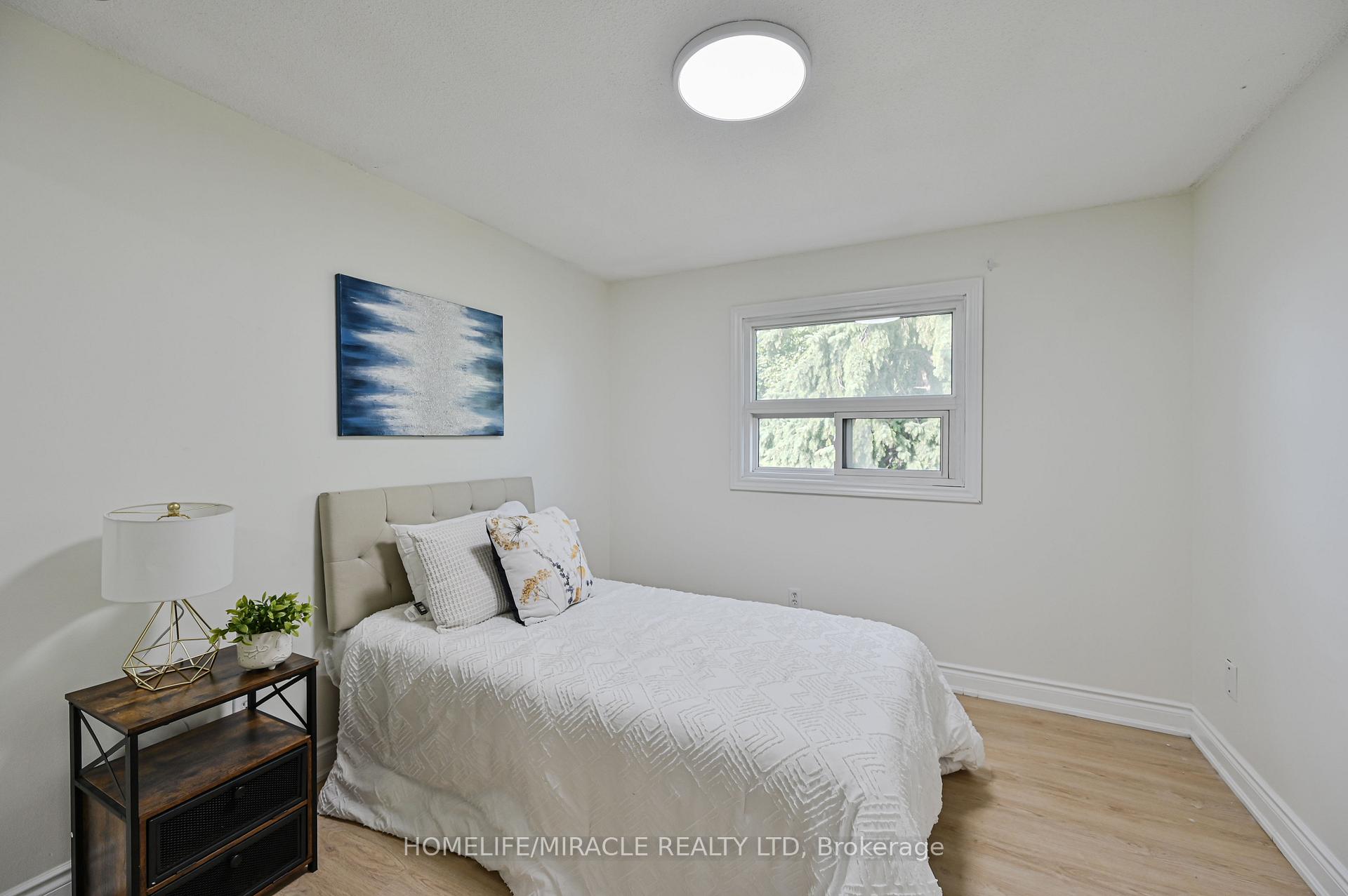Photo 31 of 32 Woodsview Avenue, Etobicoke, West Humber-Clairville — HOMEH