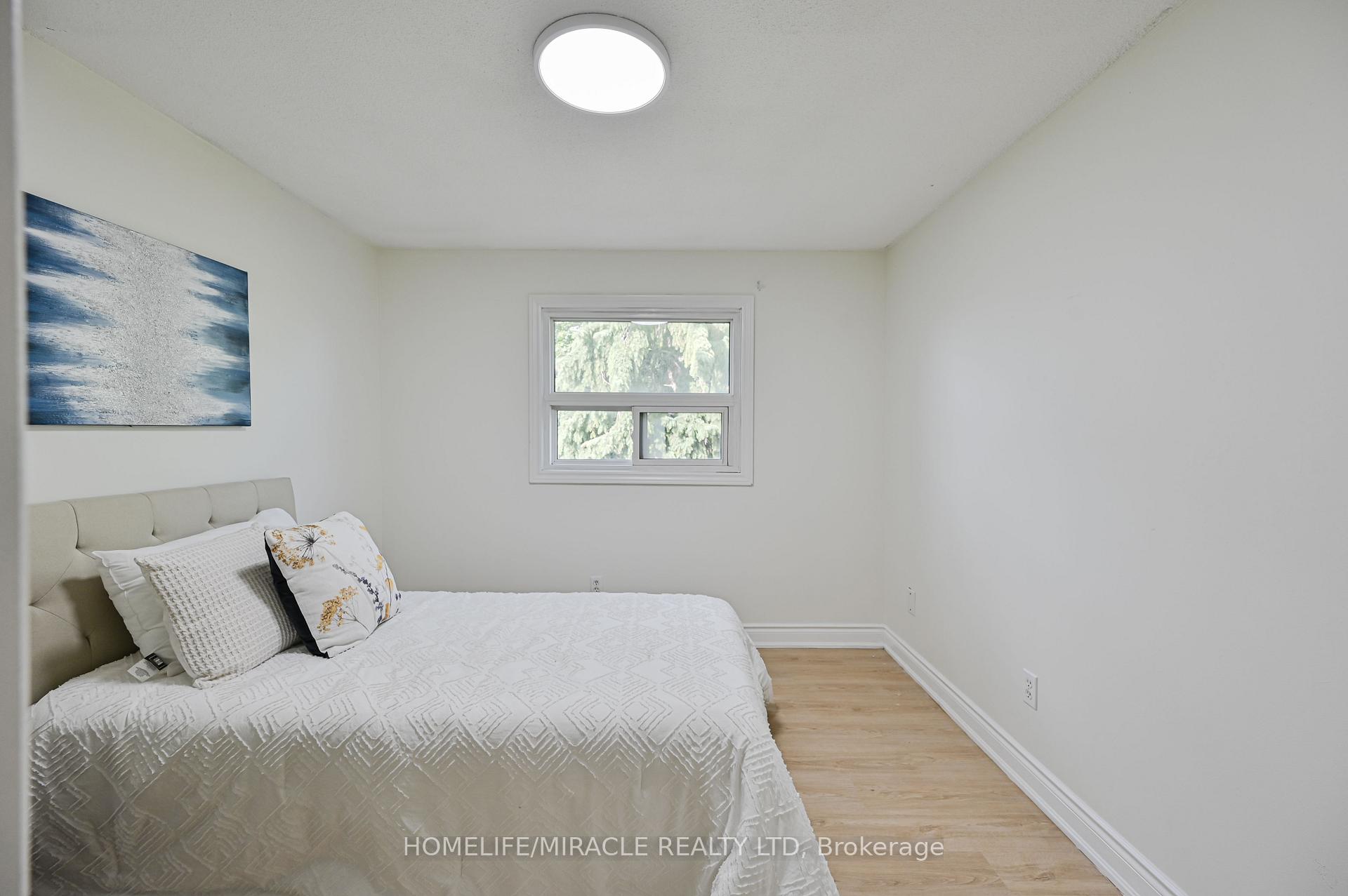 Photo 32 of 32 Woodsview Avenue, Etobicoke, West Humber-Clairville — HOMEH