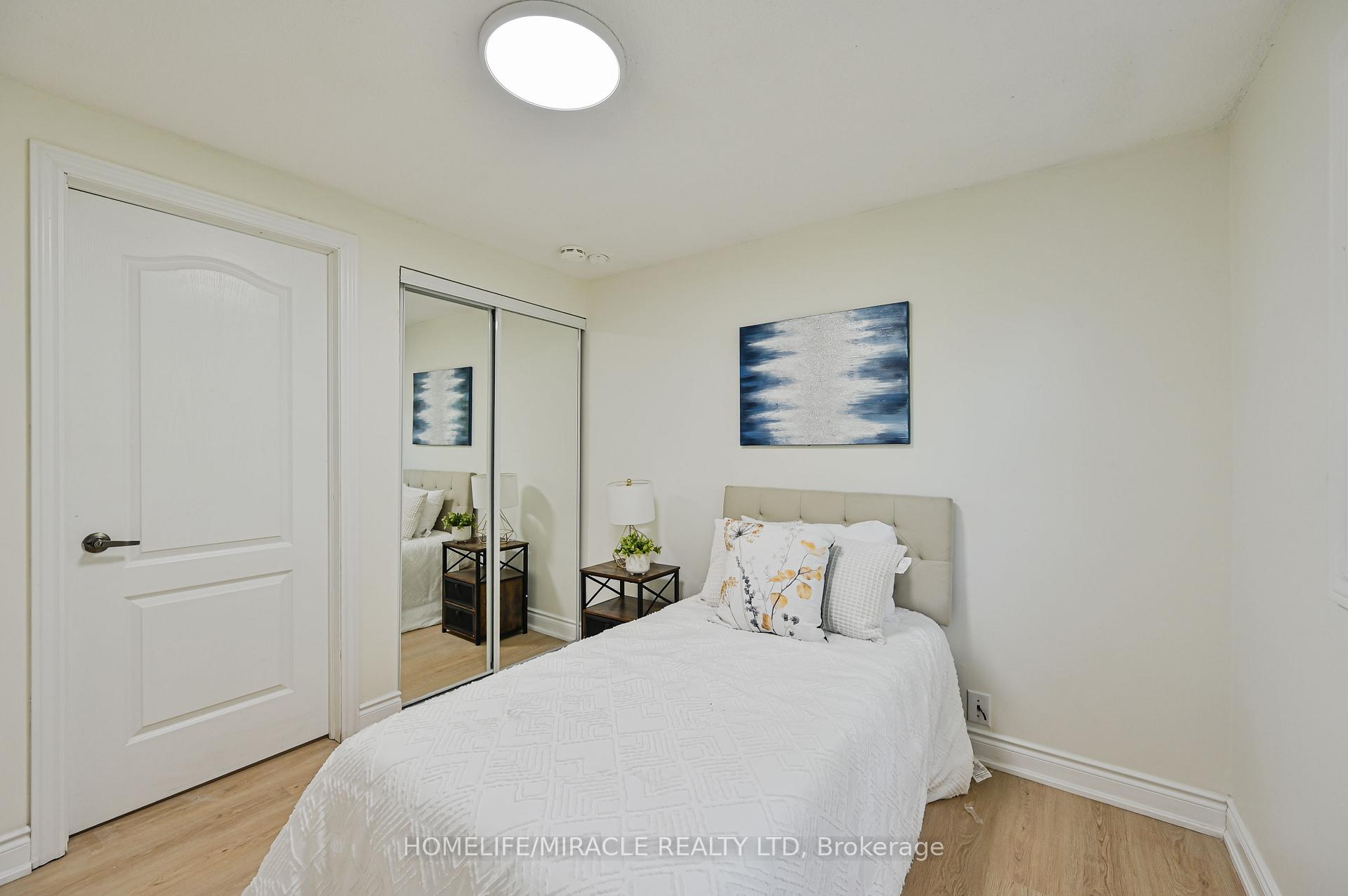 Photo 33 of 32 Woodsview Avenue, Etobicoke, West Humber-Clairville — HOMEH