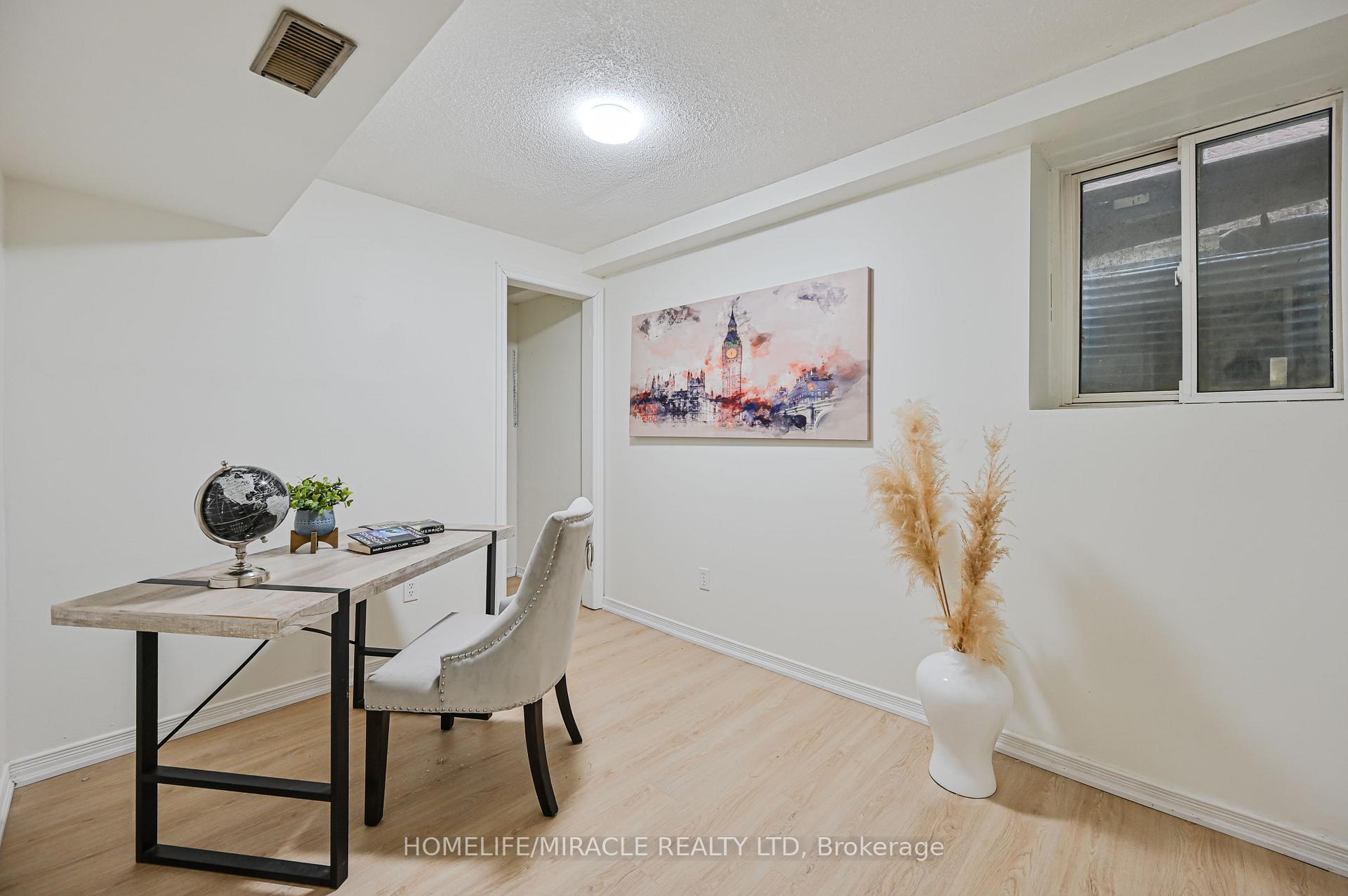 Photo 37 of 32 Woodsview Avenue, Etobicoke, West Humber-Clairville — HOMEH
