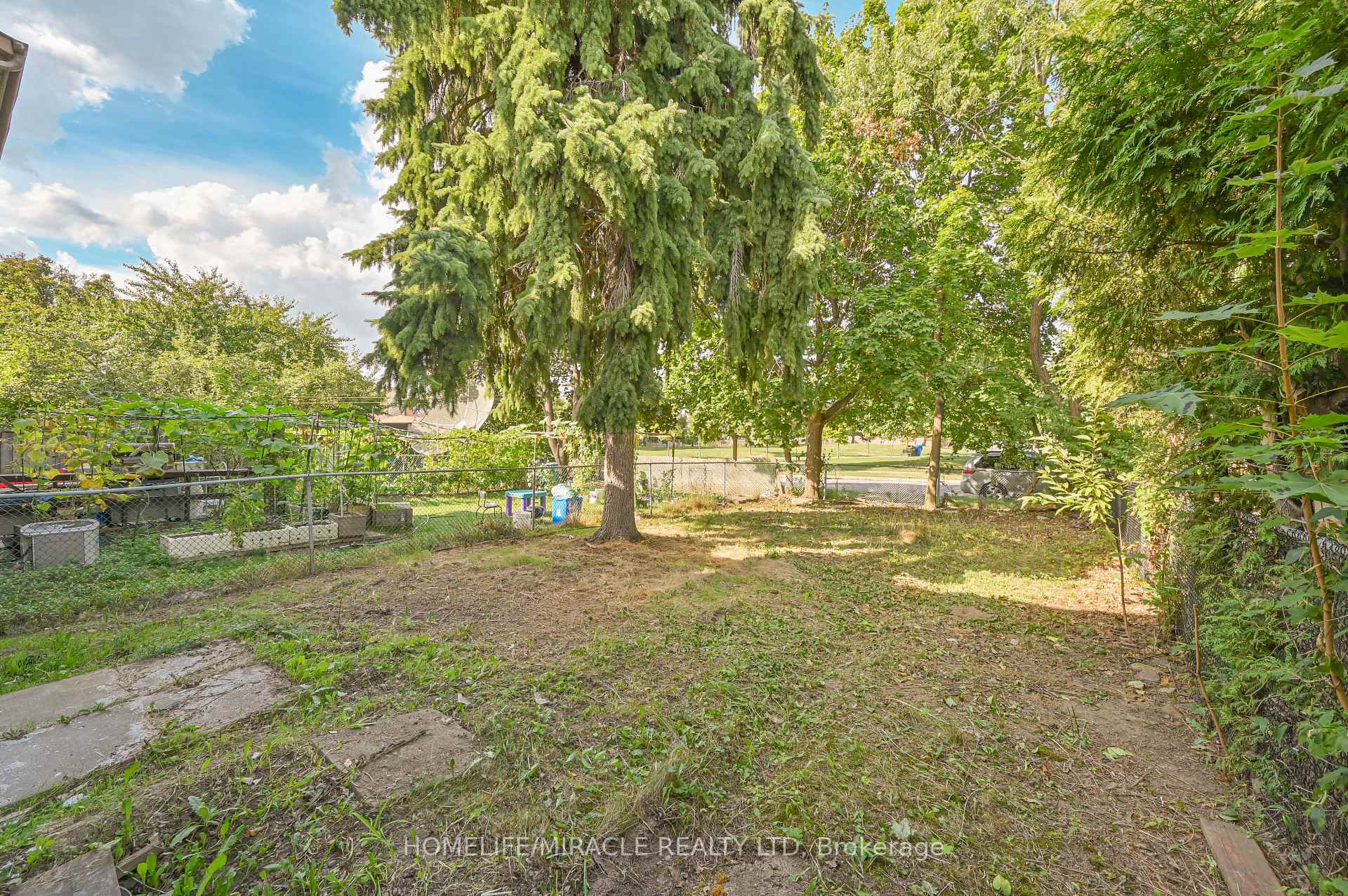 Photo 41 of 32 Woodsview Avenue, Etobicoke, West Humber-Clairville — HOMEH
