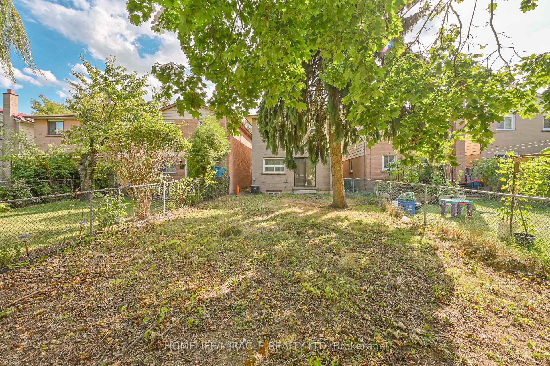 Photo 43 of 32 Woodsview Avenue, Etobicoke, West Humber-Clairville — HOMEH