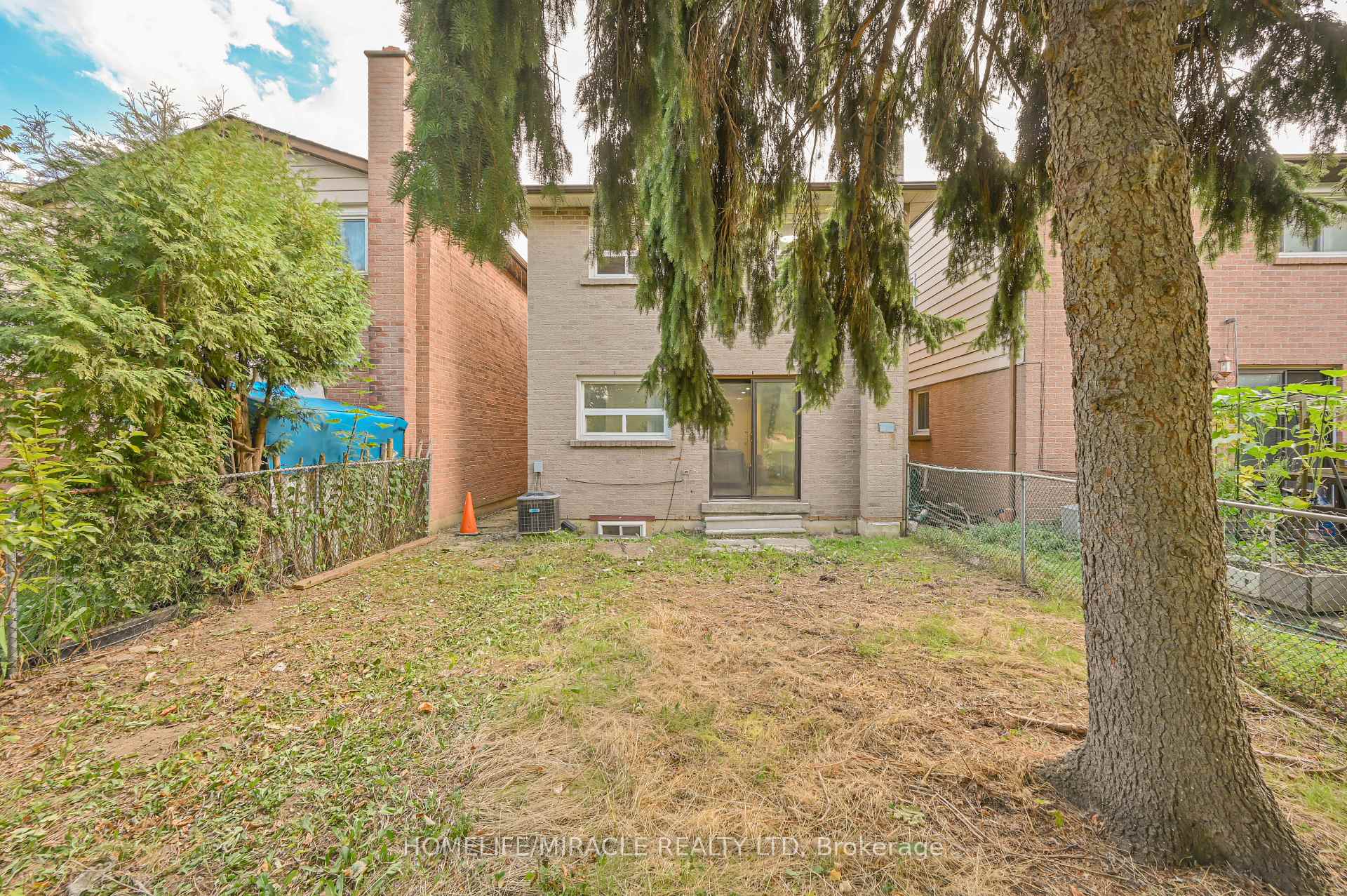 Photo 44 of 32 Woodsview Avenue, Etobicoke, West Humber-Clairville — HOMEH