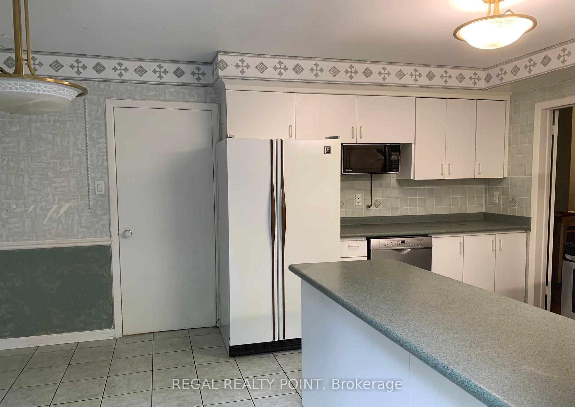 Photo 2 of 21 Sheffley Crescent, Etobicoke, Willowridge-Martingrove-Richview — HOMEH