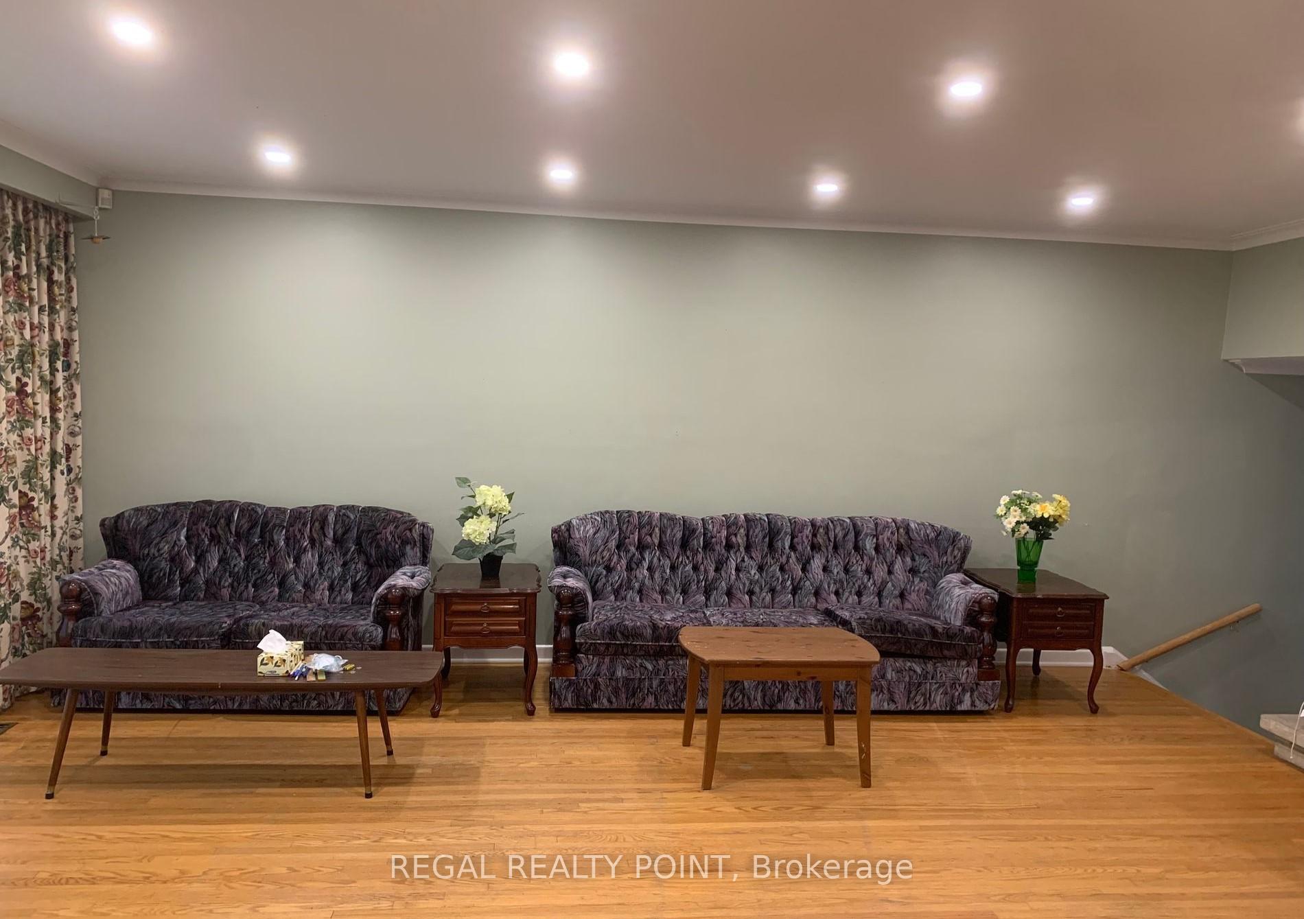 Photo 3 of 21 Sheffley Crescent, Etobicoke, Willowridge-Martingrove-Richview — HOMEH