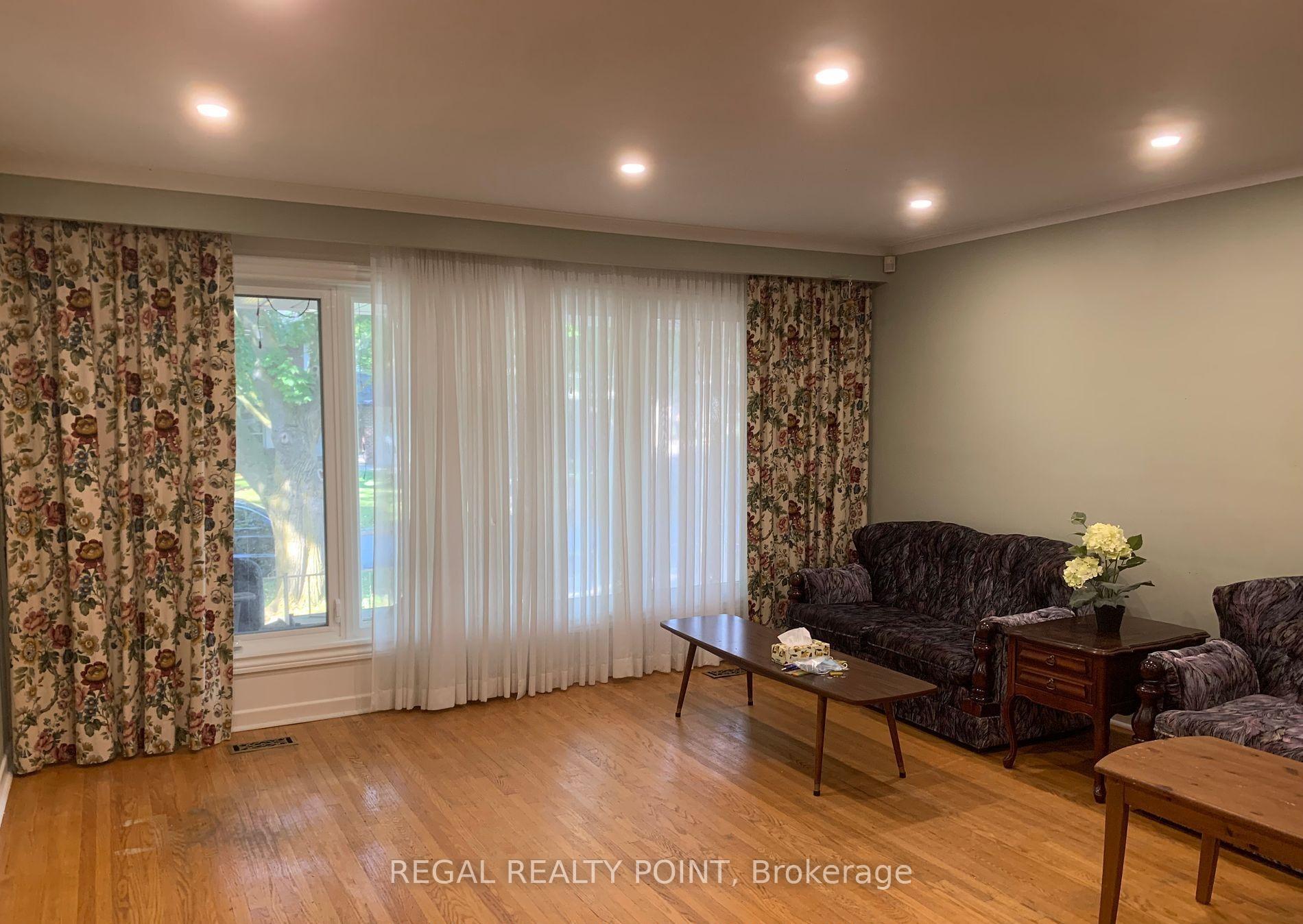 Photo 5 of 21 Sheffley Crescent, Etobicoke, Willowridge-Martingrove-Richview — HOMEH