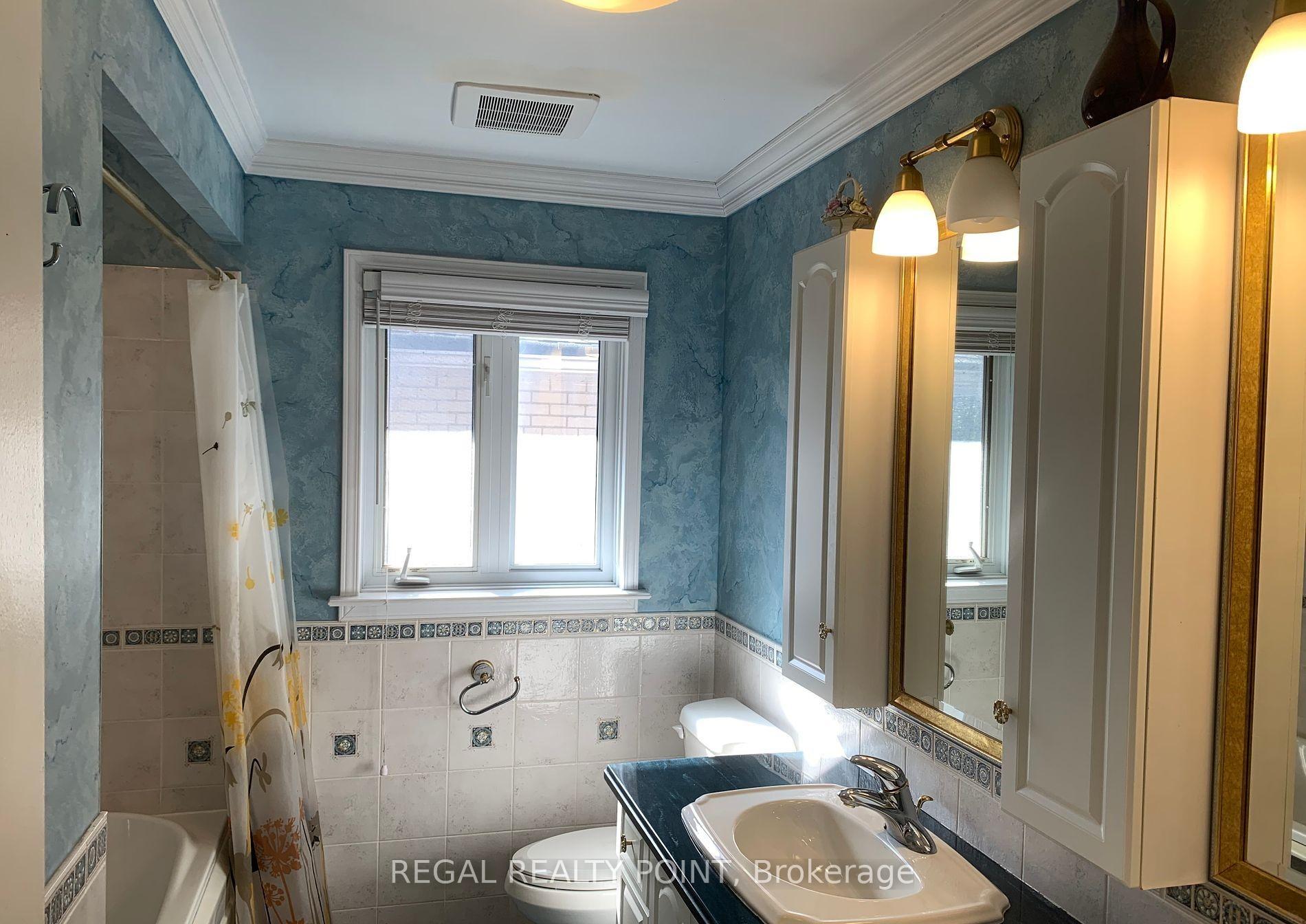 Photo 7 of 21 Sheffley Crescent, Etobicoke, Willowridge-Martingrove-Richview — HOMEH