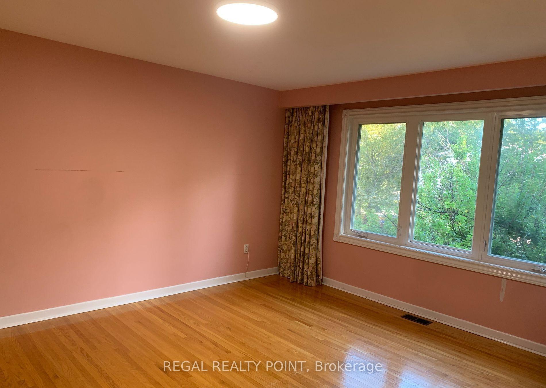 Photo 8 of 21 Sheffley Crescent, Etobicoke, Willowridge-Martingrove-Richview — HOMEH