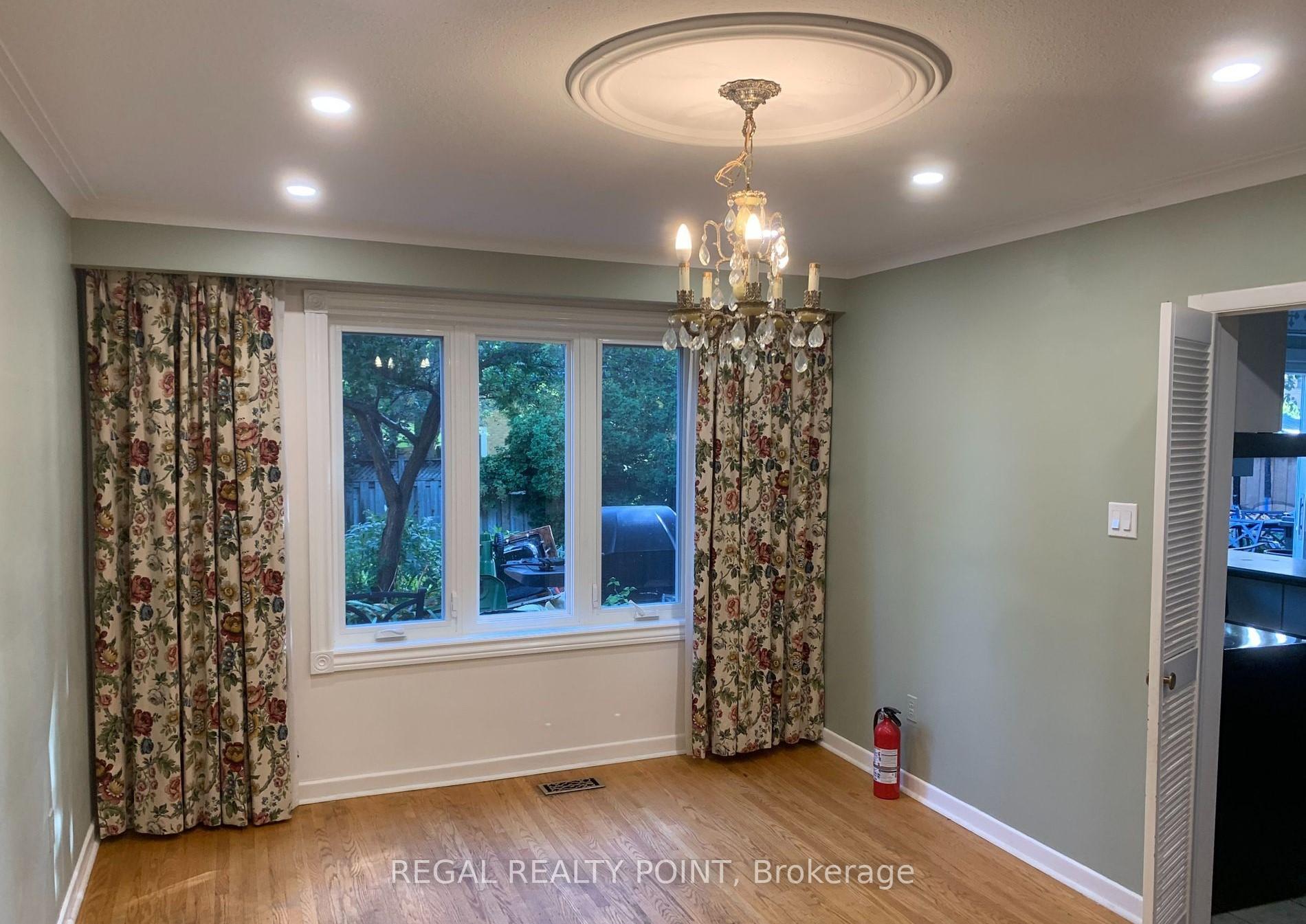 Photo 9 of 21 Sheffley Crescent, Etobicoke, Willowridge-Martingrove-Richview — HOMEH