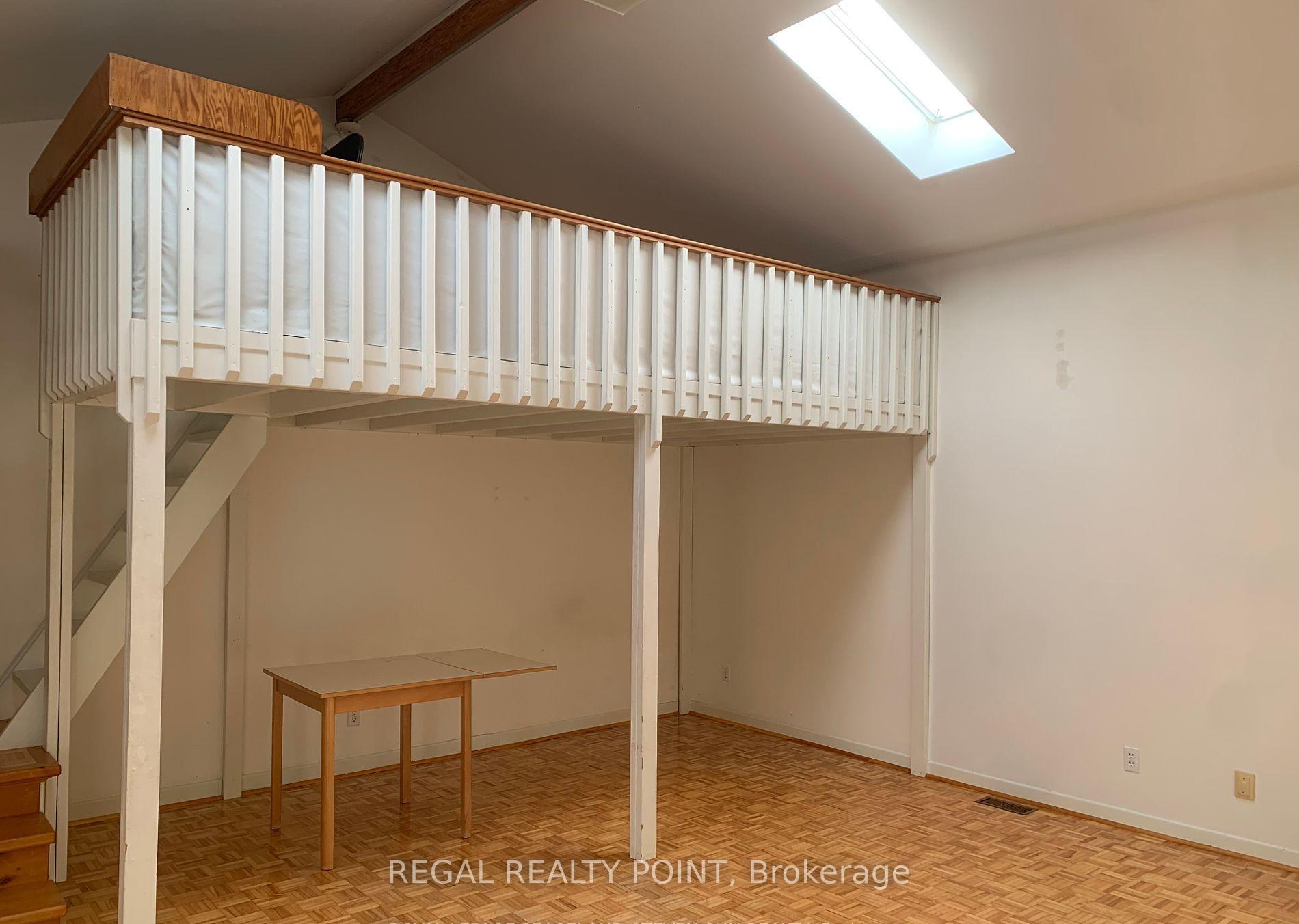 Photo 11 of 21 Sheffley Crescent, Etobicoke, Willowridge-Martingrove-Richview — HOMEH