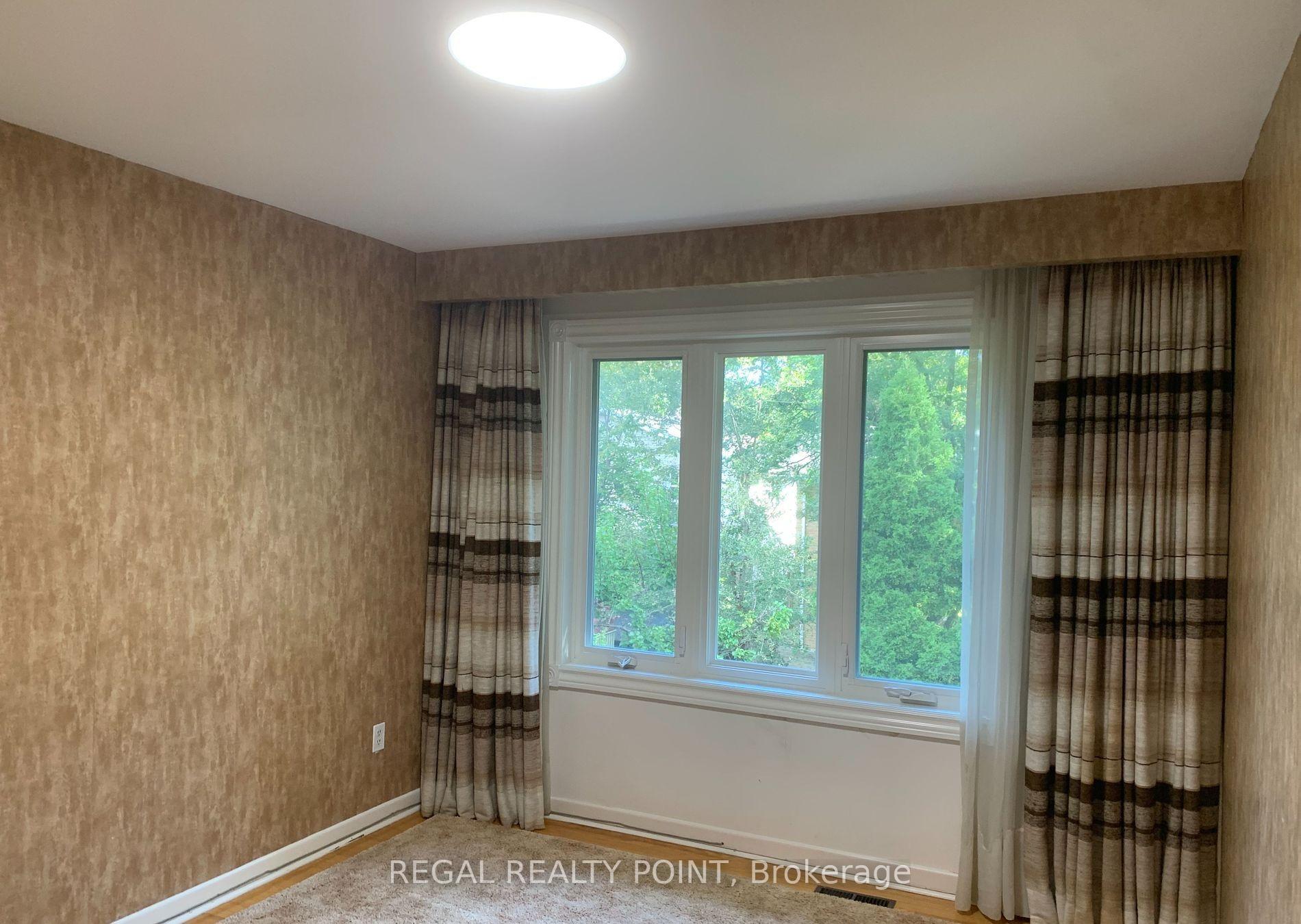 Photo 12 of 21 Sheffley Crescent, Etobicoke, Willowridge-Martingrove-Richview — HOMEH