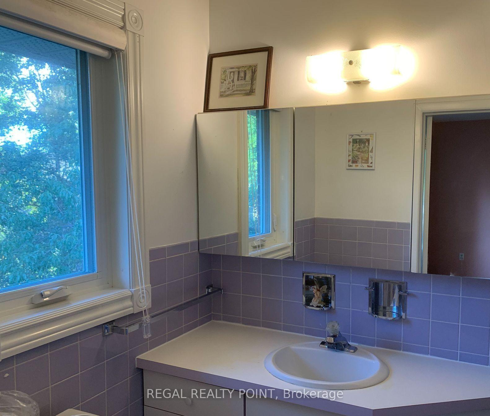 Photo 13 of 21 Sheffley Crescent, Etobicoke, Willowridge-Martingrove-Richview — HOMEH