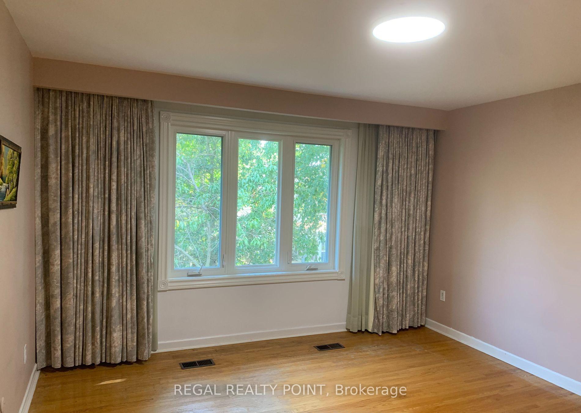 Photo 14 of 21 Sheffley Crescent, Etobicoke, Willowridge-Martingrove-Richview — HOMEH