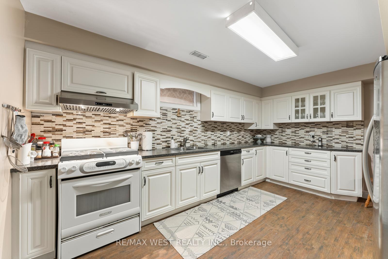 Photo 4 of 14 Mercury Road, Etobicoke, West Humber-Clairville — HOMEH