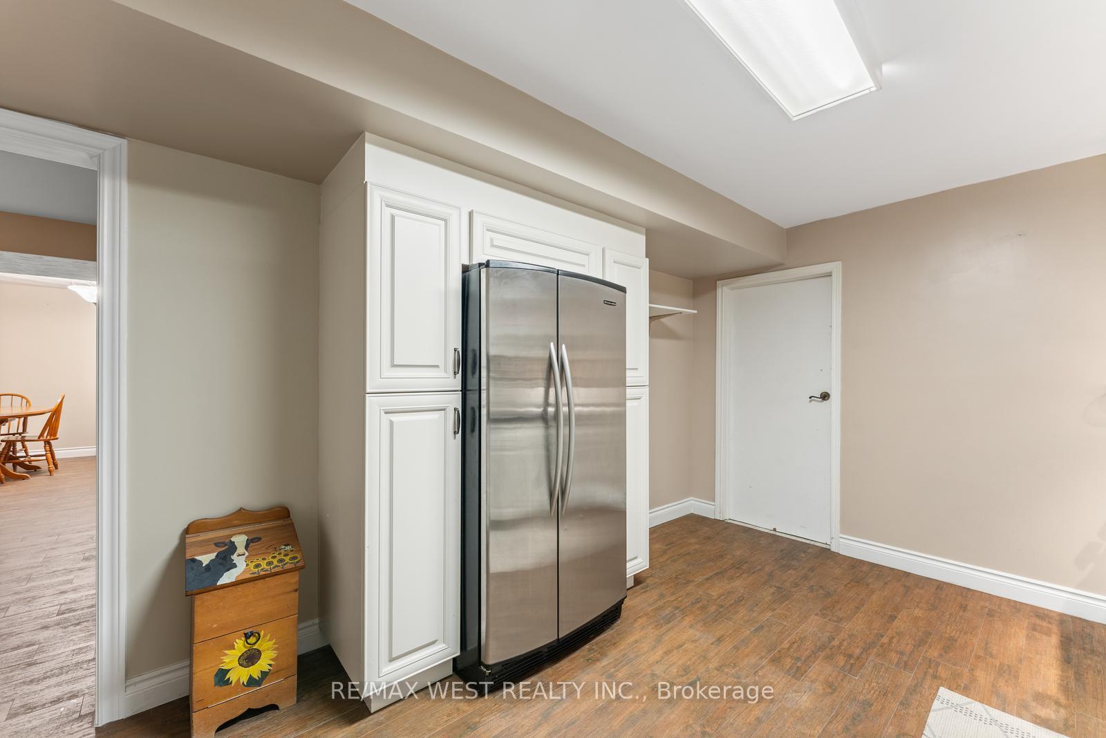Photo 8 of 14 Mercury Road, Etobicoke, West Humber-Clairville — HOMEH