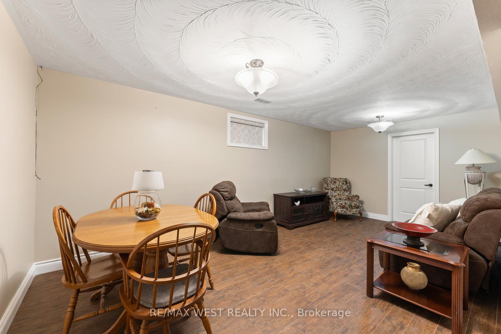 Photo 9 of 14 Mercury Road, Etobicoke, West Humber-Clairville — HOMEH