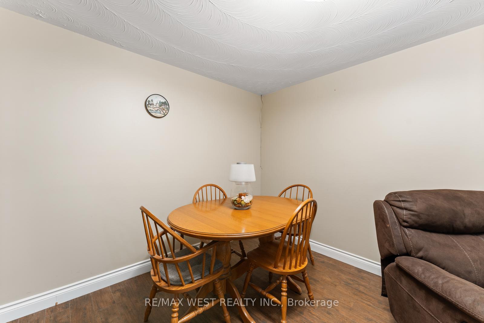 Photo 10 of 14 Mercury Road, Etobicoke, West Humber-Clairville — HOMEH
