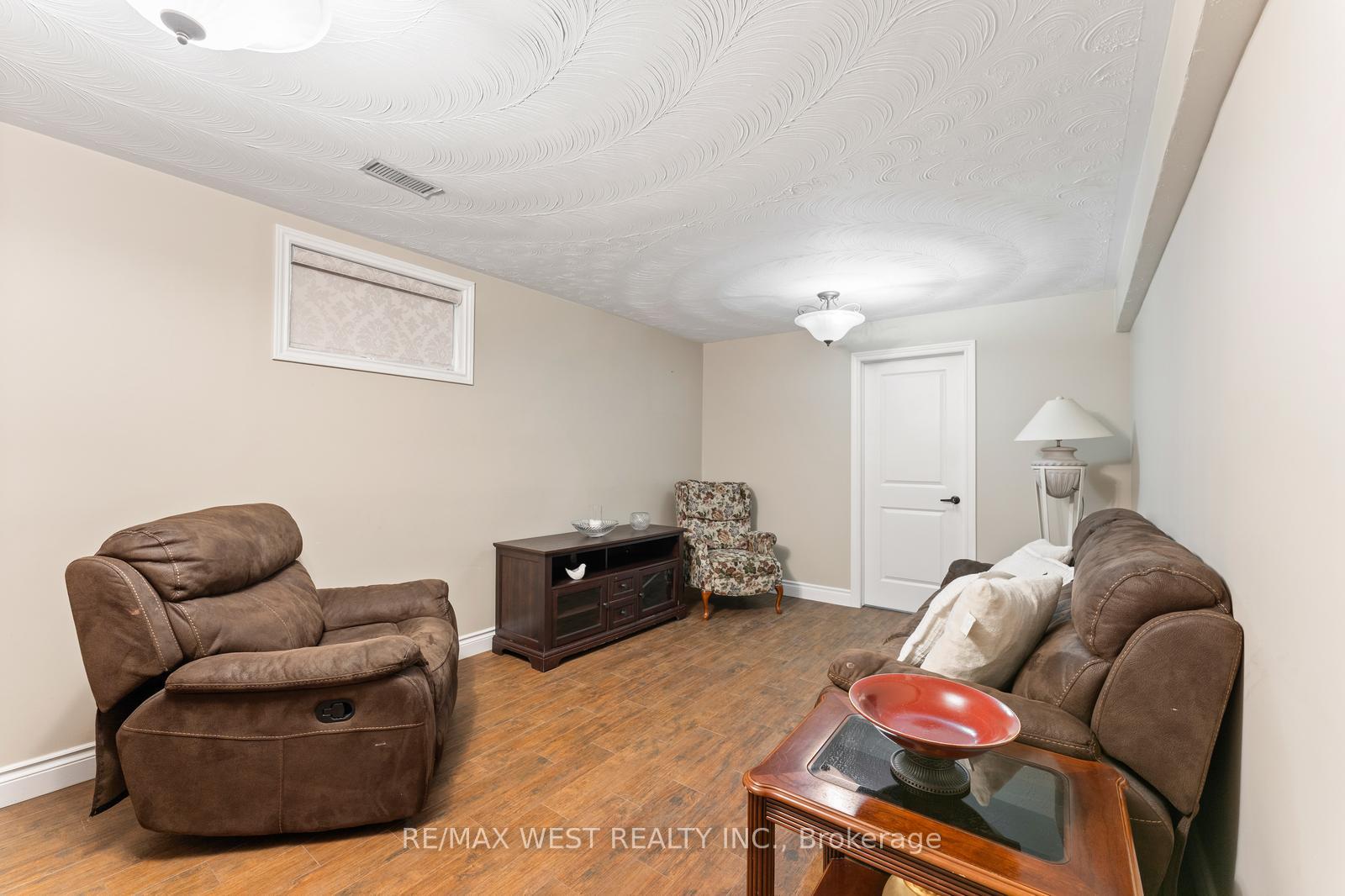 Photo 11 of 14 Mercury Road, Etobicoke, West Humber-Clairville — HOMEH