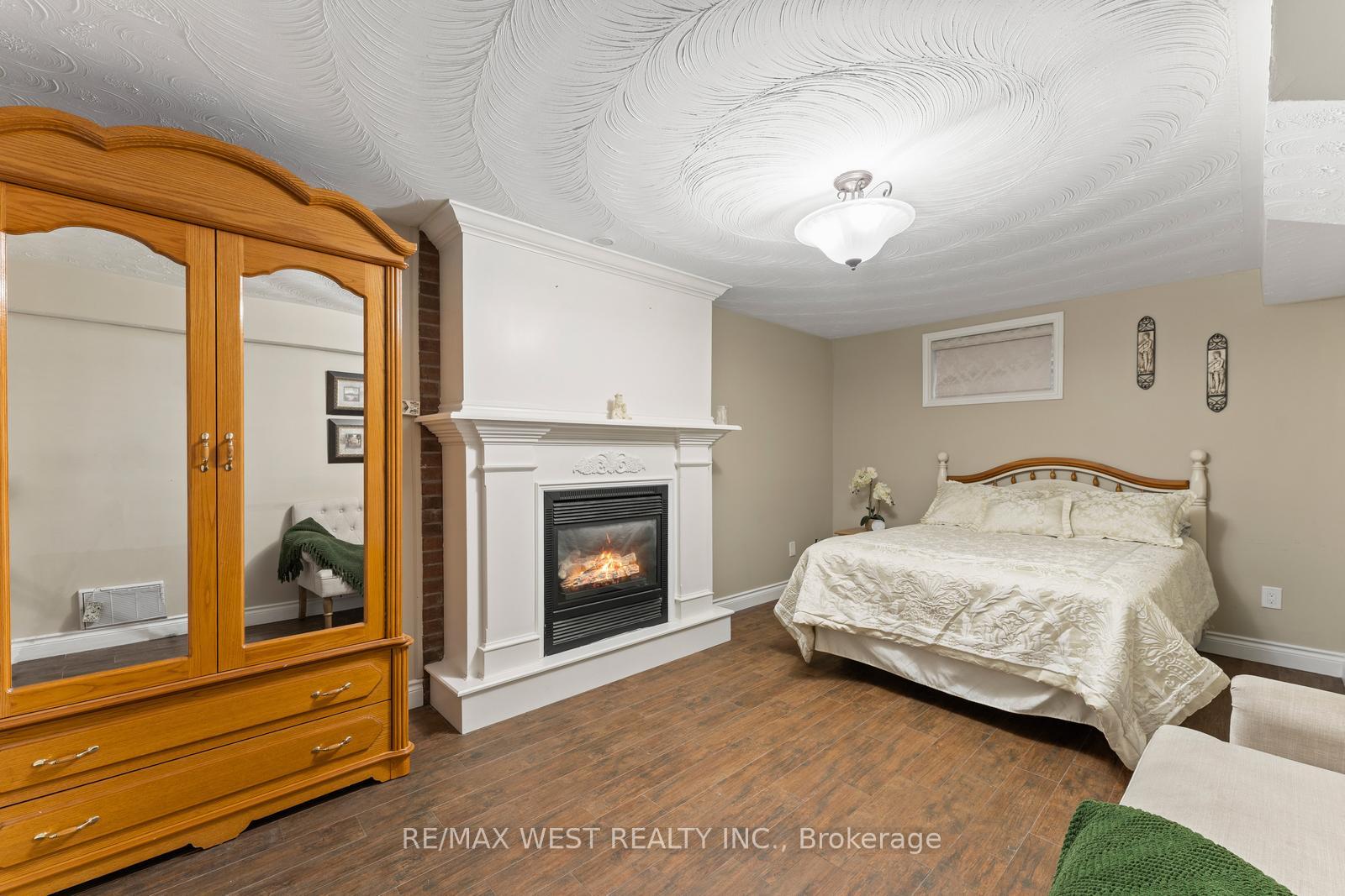 Photo 13 of 14 Mercury Road, Etobicoke, West Humber-Clairville — HOMEH
