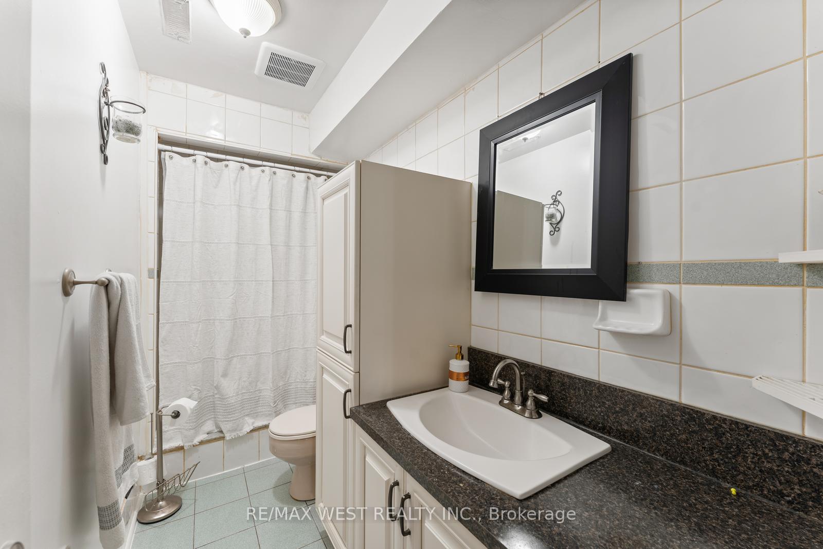Photo 15 of 14 Mercury Road, Etobicoke, West Humber-Clairville — HOMEH