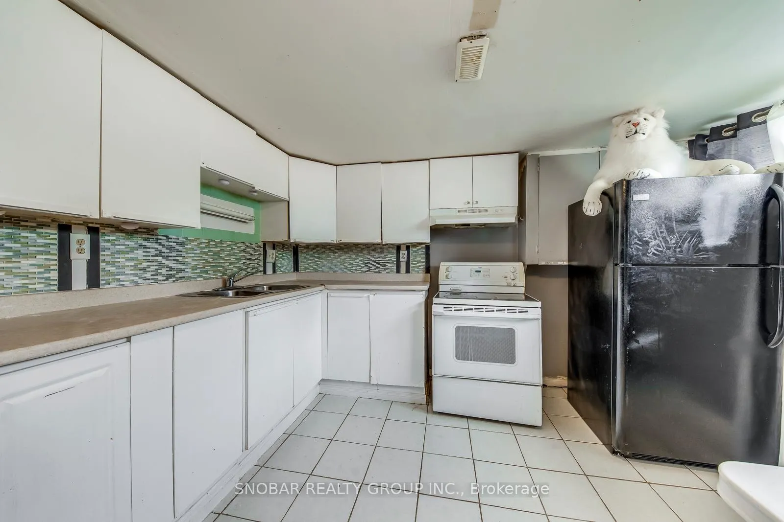 Photo 2 of Unit Basement, 186 Thistle Down Boulevard, Etobicoke, Thistletown-Beaumonde Heights — HOMEH