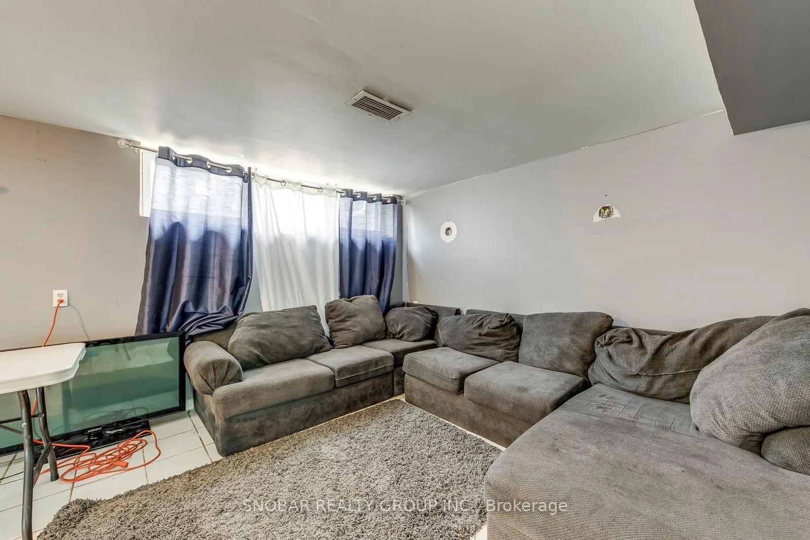 Photo 4 of Unit Basement, 186 Thistle Down Boulevard, Etobicoke, Thistletown-Beaumonde Heights — HOMEH