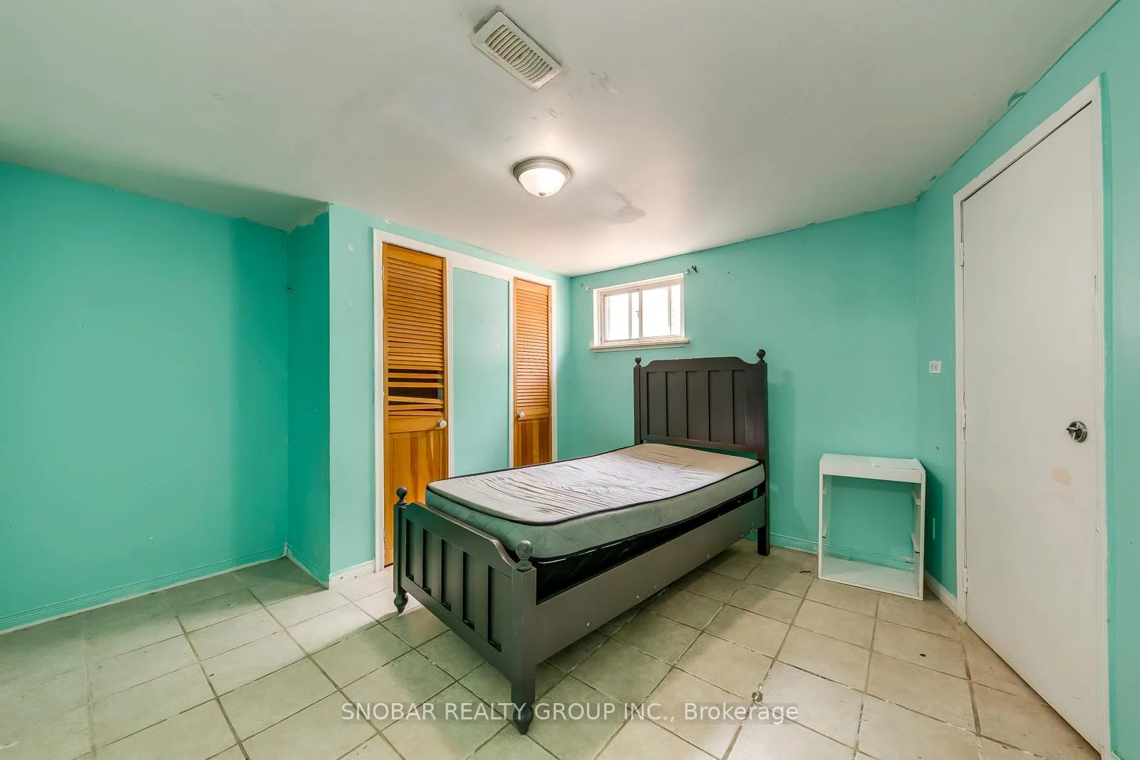 Photo 7 of Unit Basement, 186 Thistle Down Boulevard, Etobicoke, Thistletown-Beaumonde Heights — HOMEH