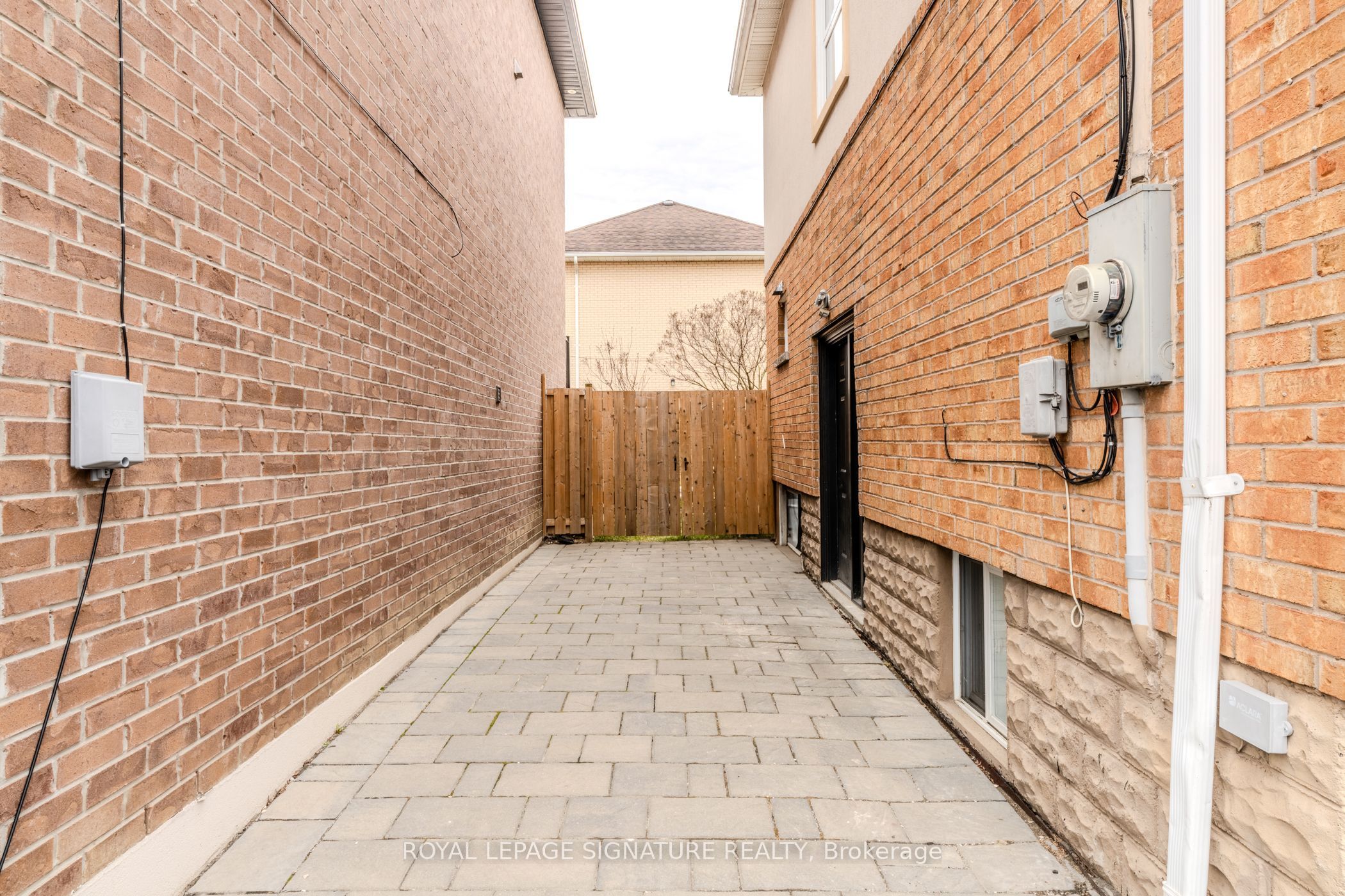 Photo 38 of 33 Lockheed Boulevard, Etobicoke, Humber Heights — HOMEH
