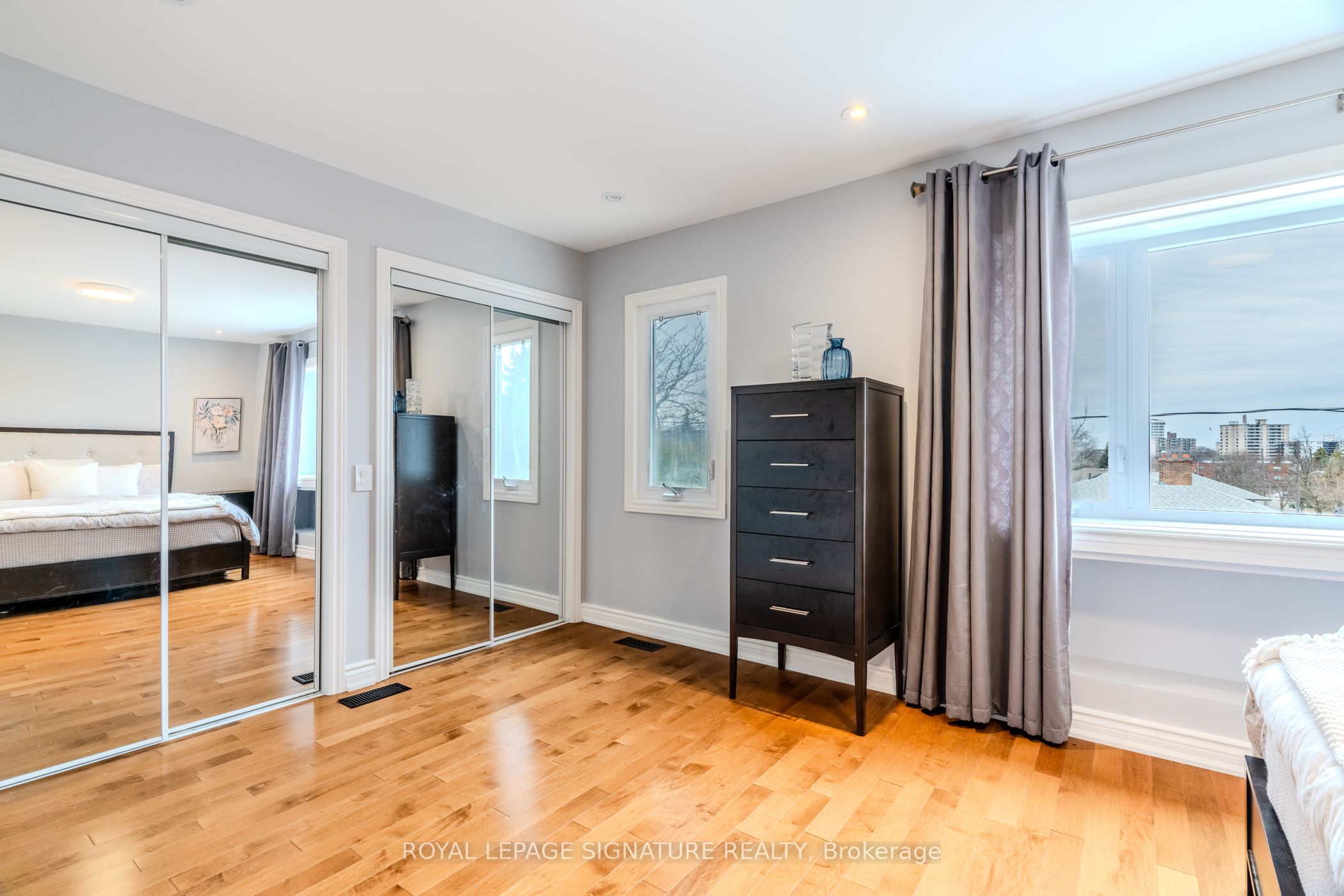 Photo 24 of 33 Lockheed Boulevard, Etobicoke, Humber Heights — HOMEH