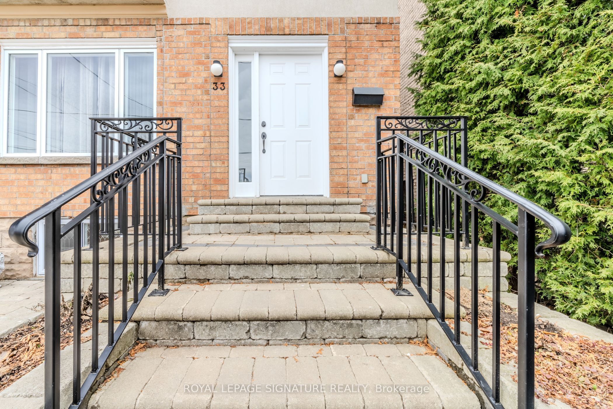 Photo 4 of 33 Lockheed Boulevard, Etobicoke, Humber Heights — HOMEH
