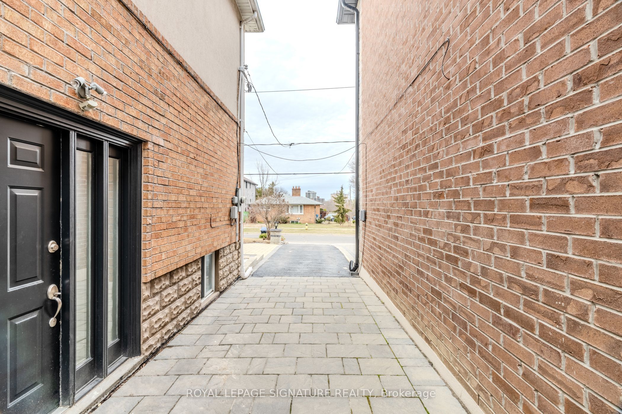 Photo 39 of 33 Lockheed Boulevard, Etobicoke, Humber Heights — HOMEH