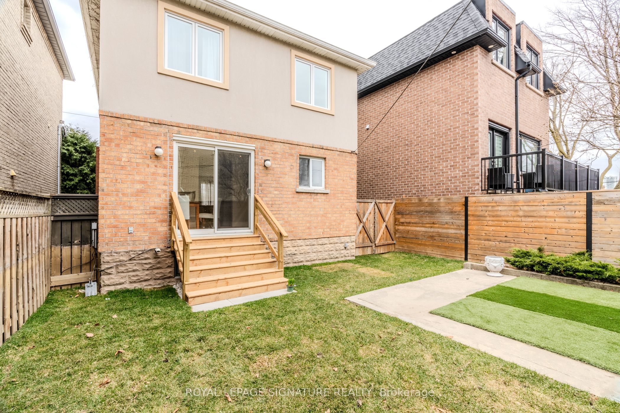 Photo 41 of 33 Lockheed Boulevard, Etobicoke, Humber Heights — HOMEH