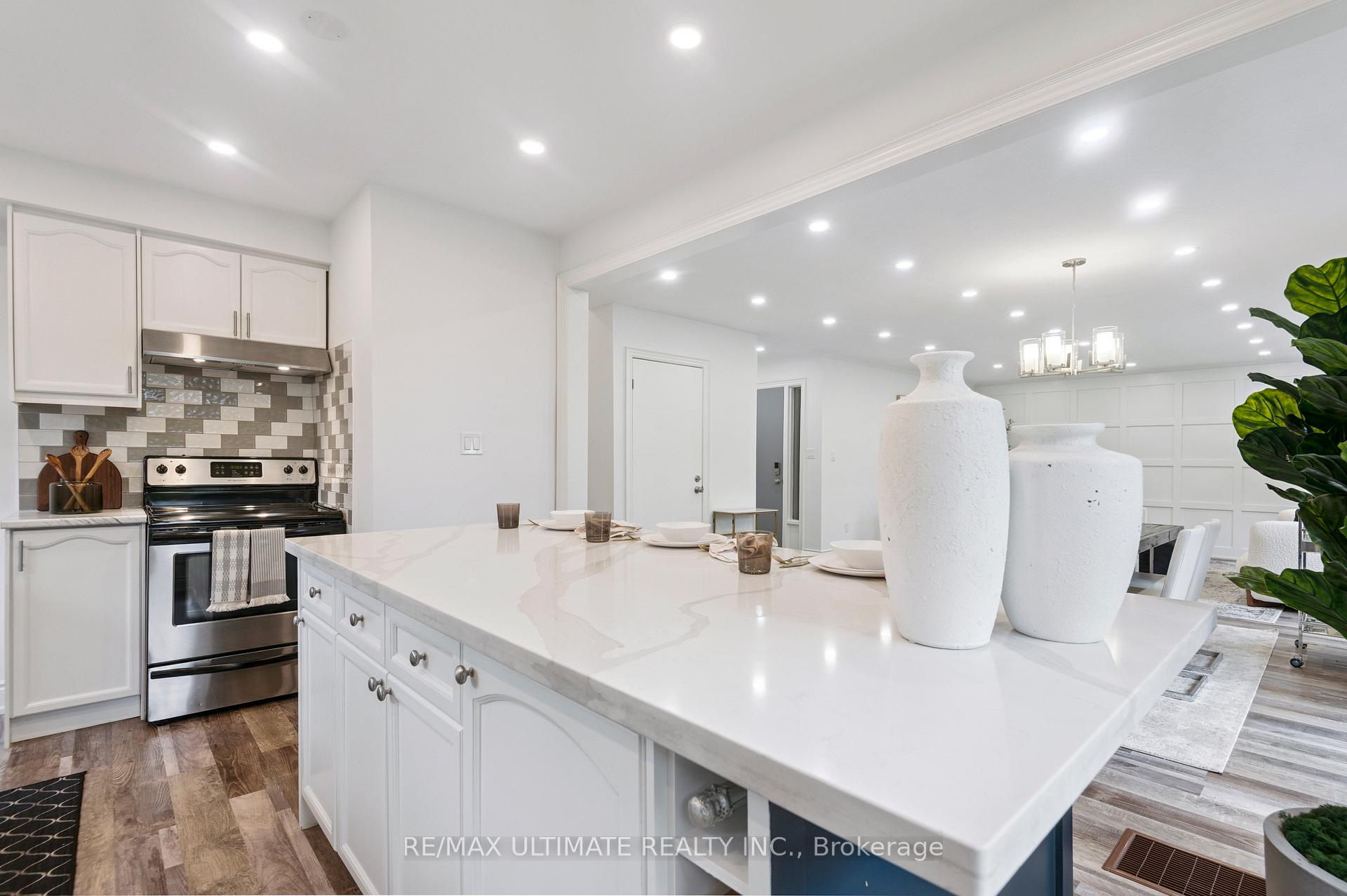 Photo 4 of 68 Barkwin Drive, Etobicoke, Thistletown-Beaumonde Heights — HOMEH