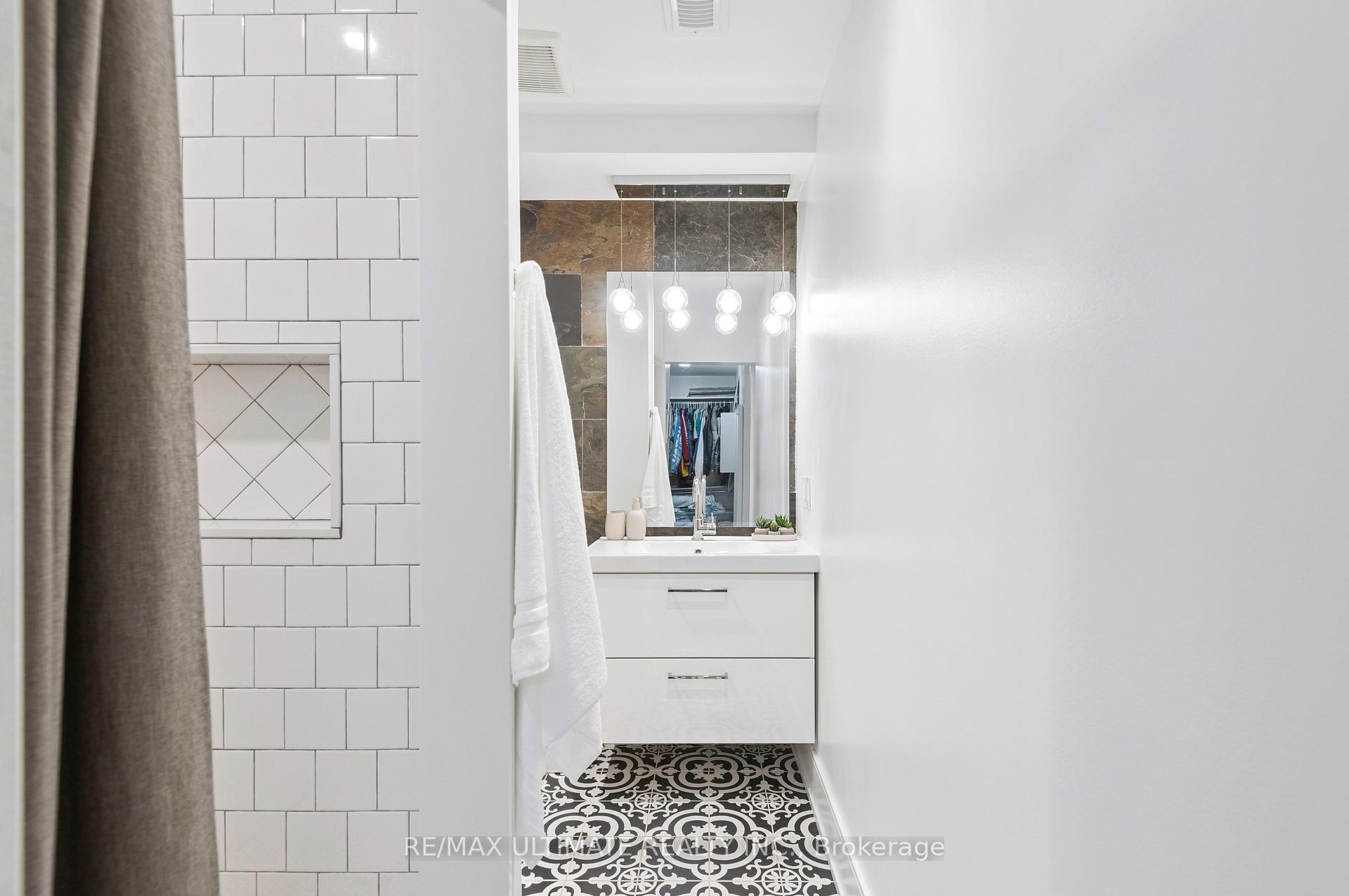 Photo 26 of 68 Barkwin Drive, Etobicoke, Thistletown-Beaumonde Heights — HOMEH