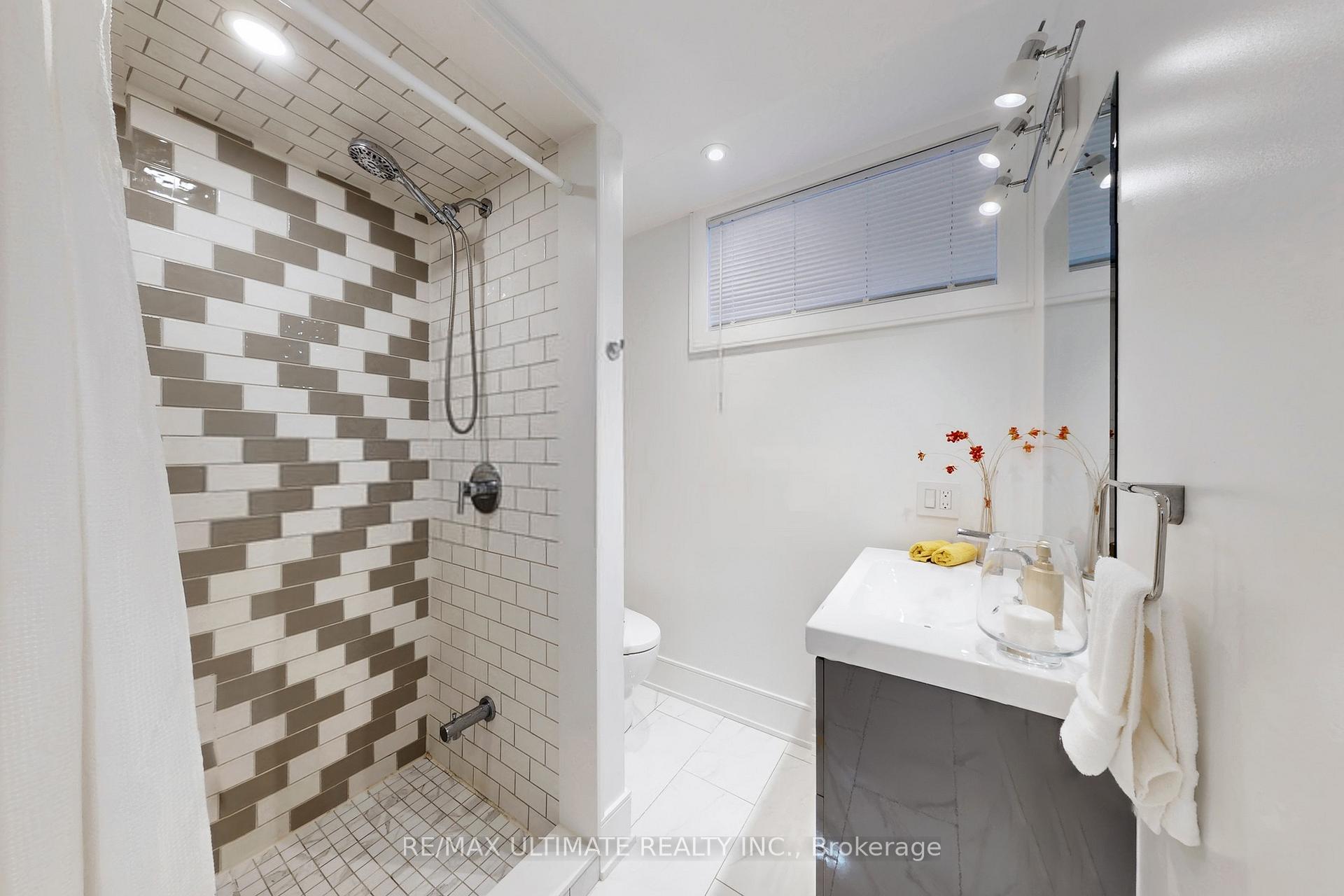 Photo 35 of 68 Barkwin Drive, Etobicoke, Thistletown-Beaumonde Heights — HOMEH
