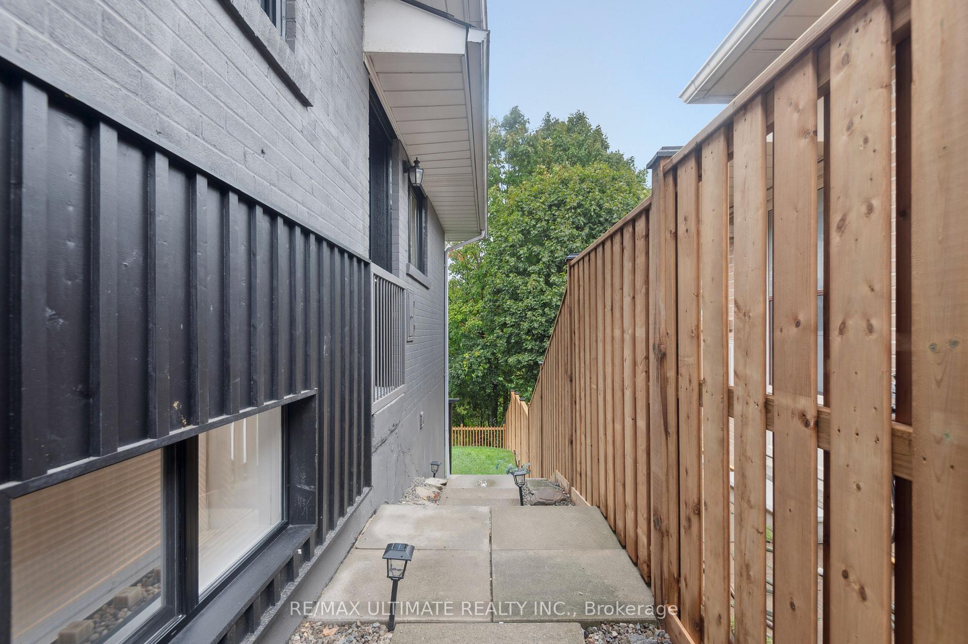 Photo 37 of 68 Barkwin Drive, Etobicoke, Thistletown-Beaumonde Heights — HOMEH