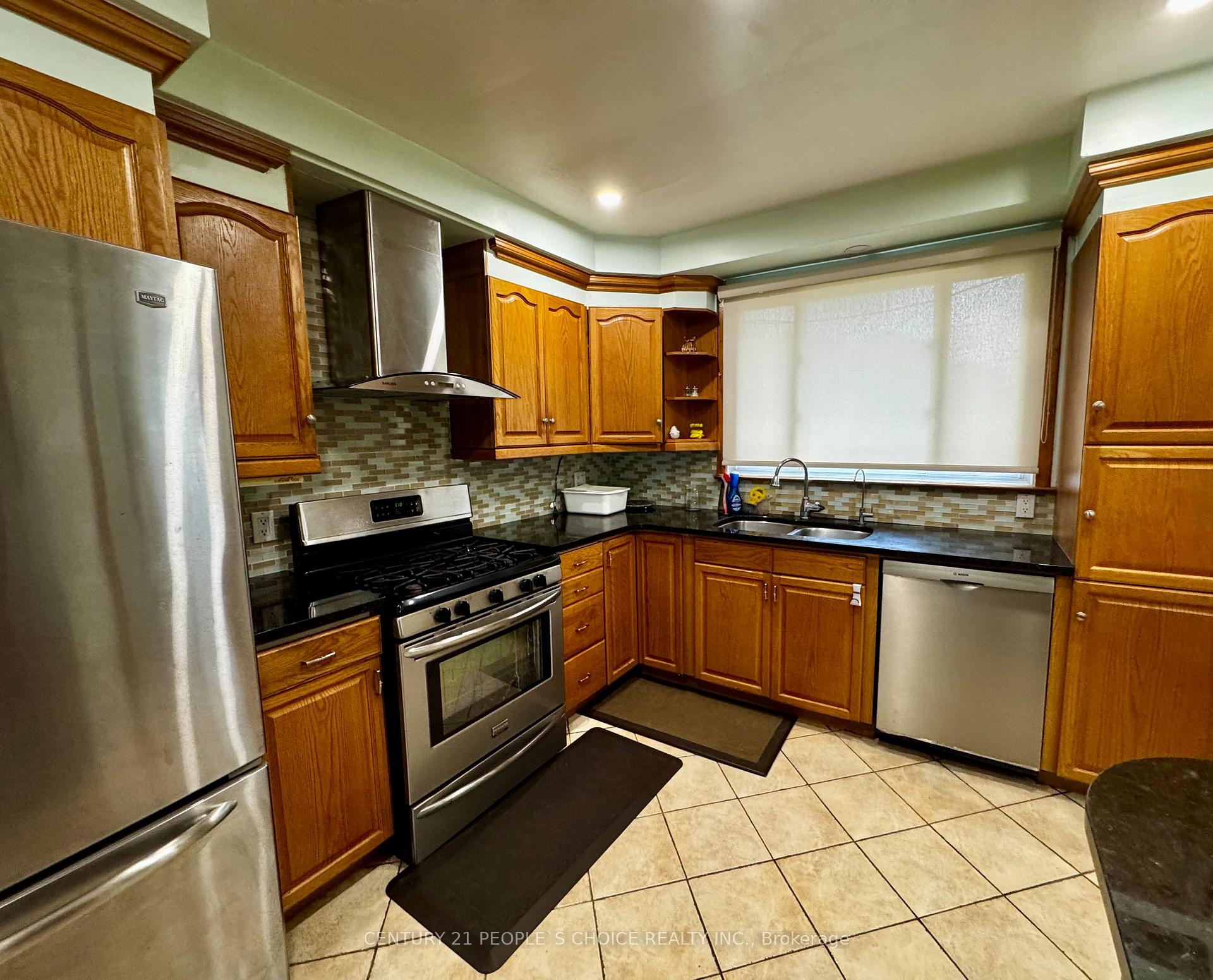 Photo 4 of 116 Mercury Road, Etobicoke, West Humber-Clairville — HOMEH