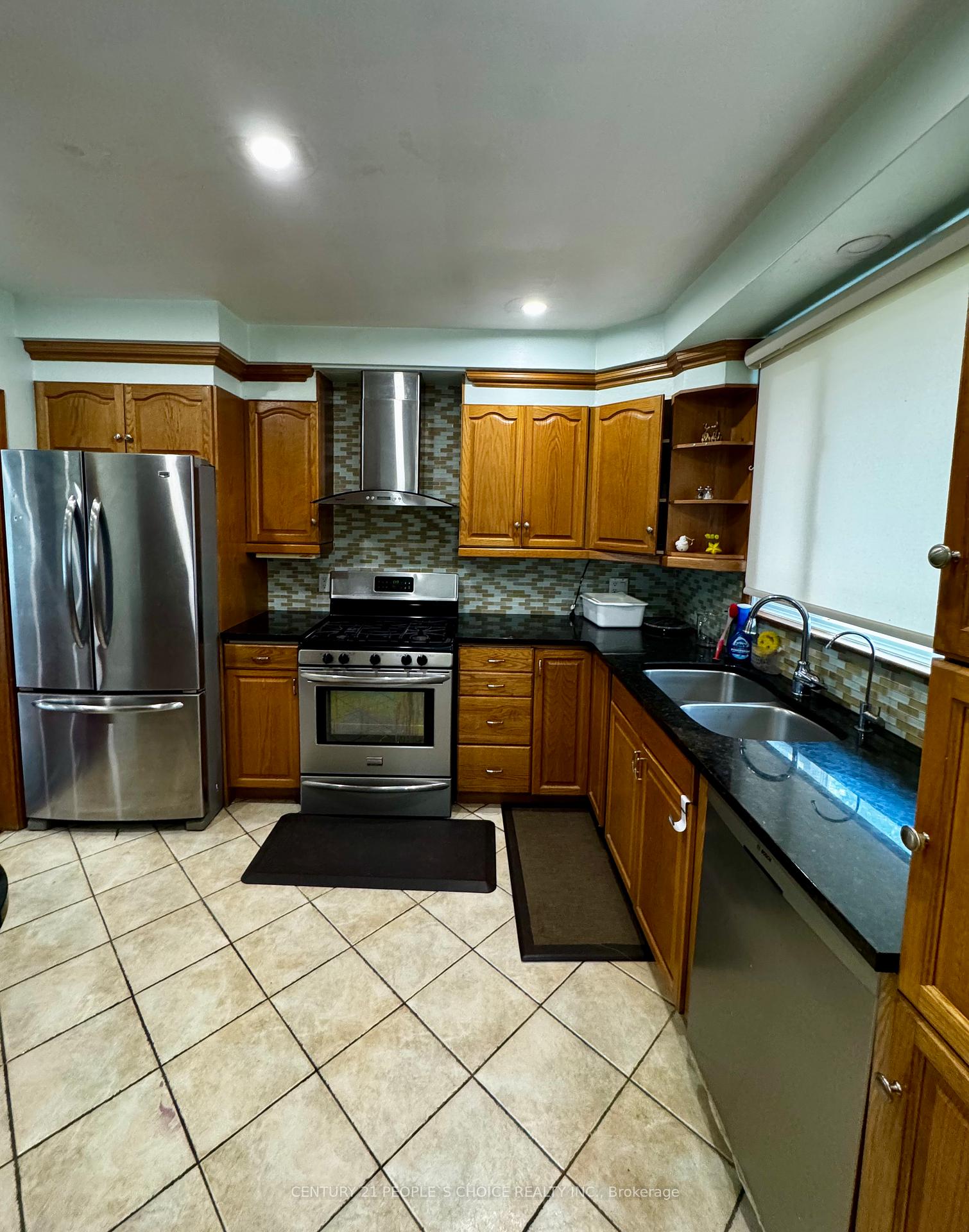 Photo 5 of 116 Mercury Road, Etobicoke, West Humber-Clairville — HOMEH