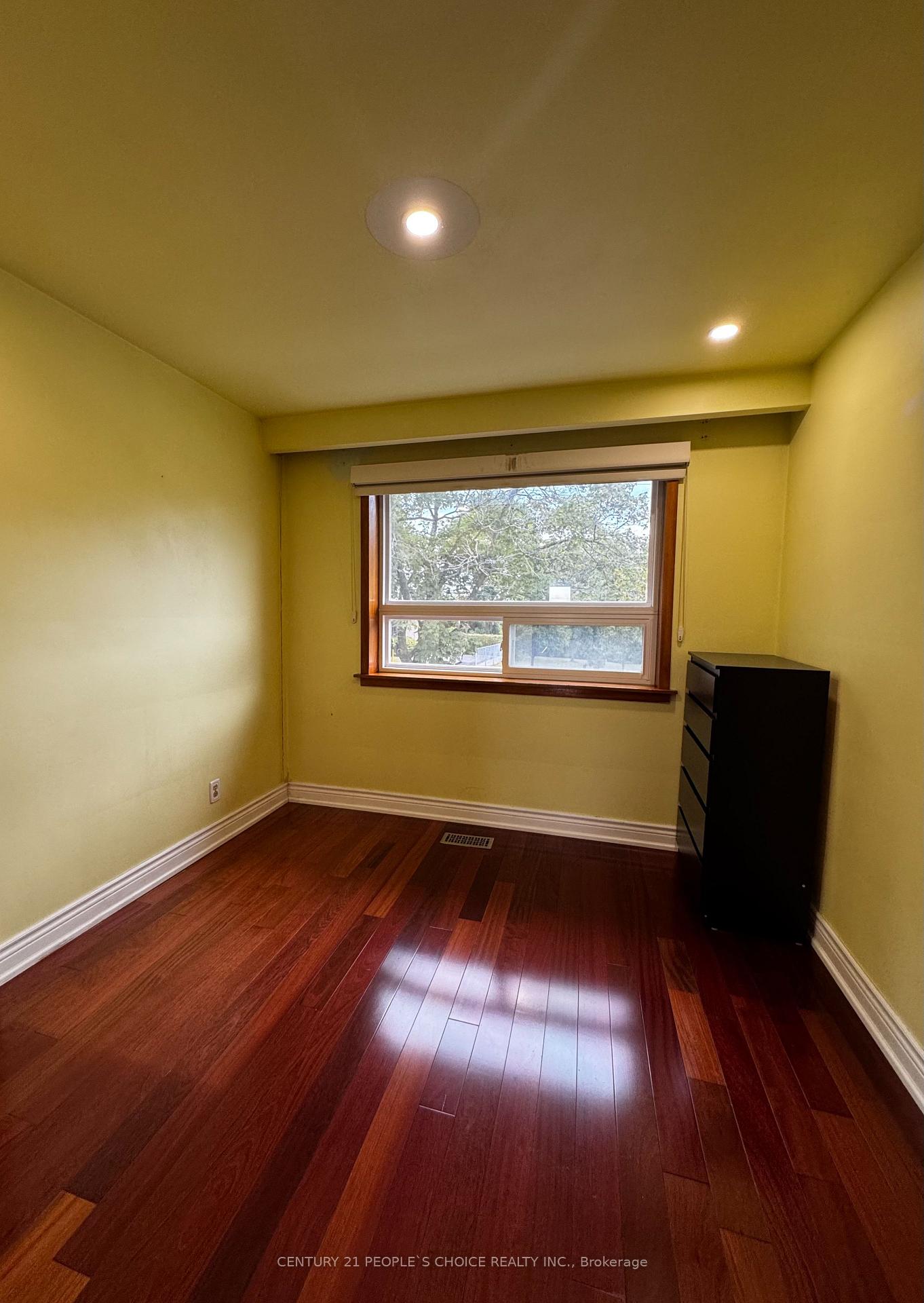 Photo 8 of 116 Mercury Road, Etobicoke, West Humber-Clairville — HOMEH